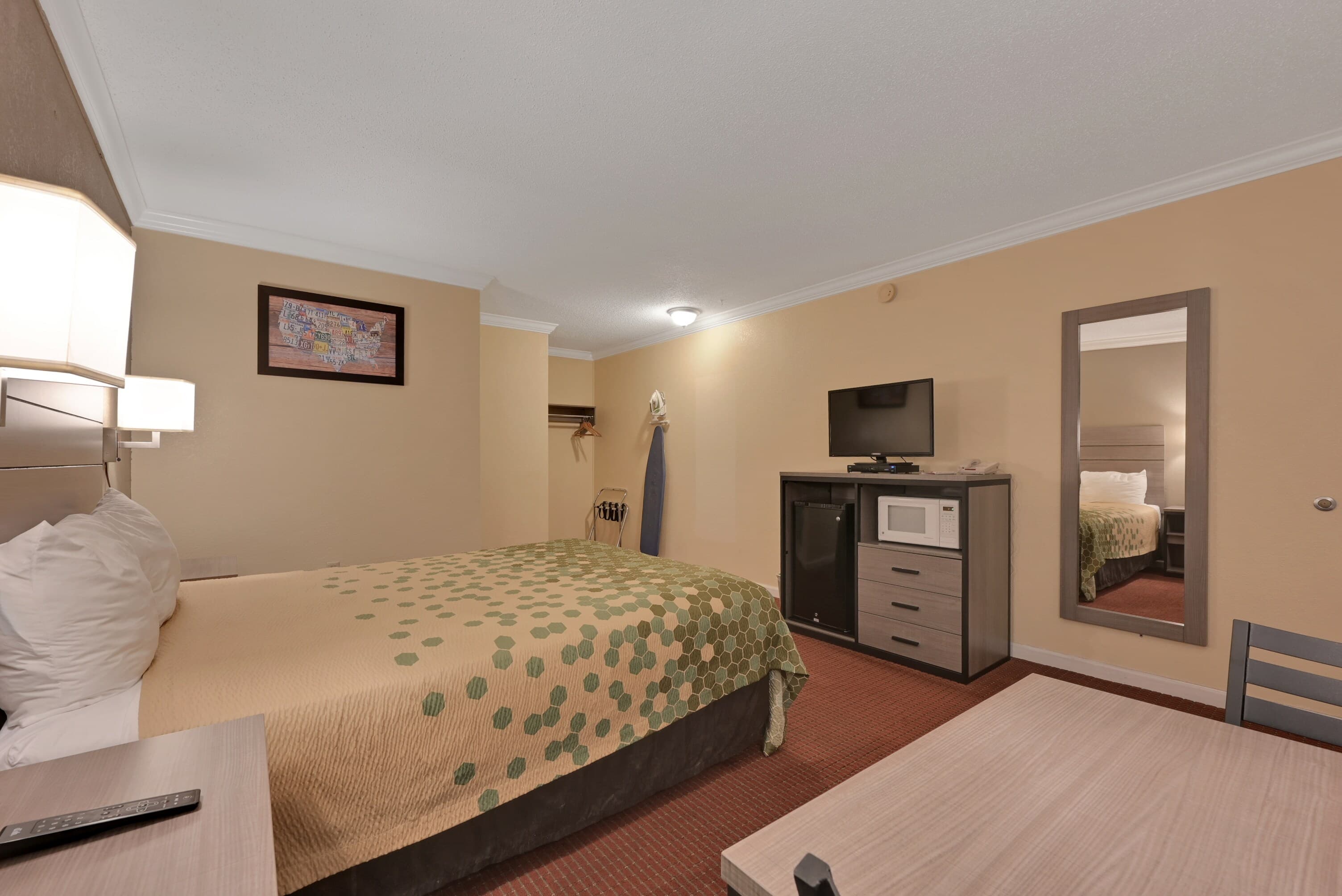 Econo Lodge Woodland near I-5 — 24