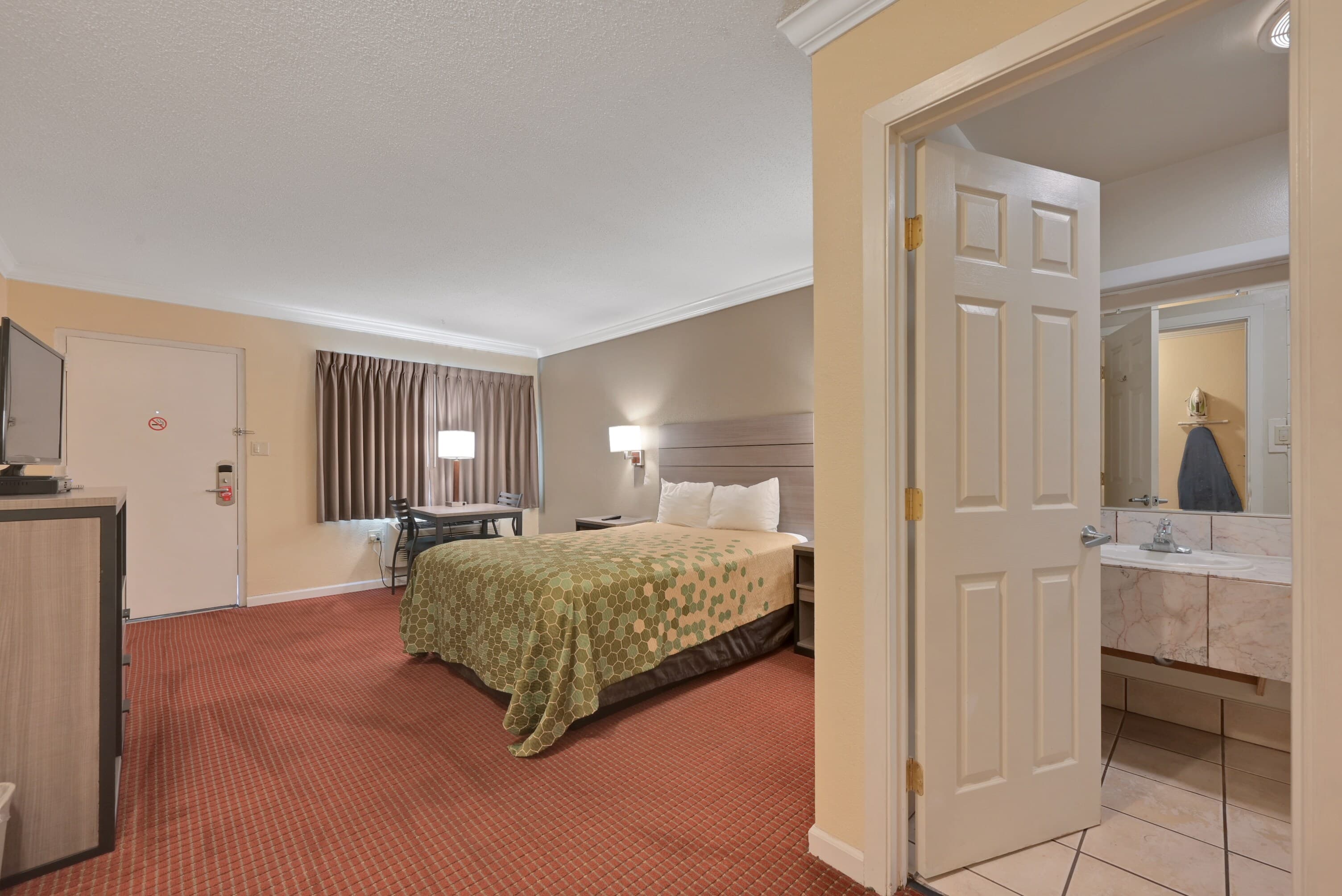 Econo Lodge Woodland near I-5 — 27