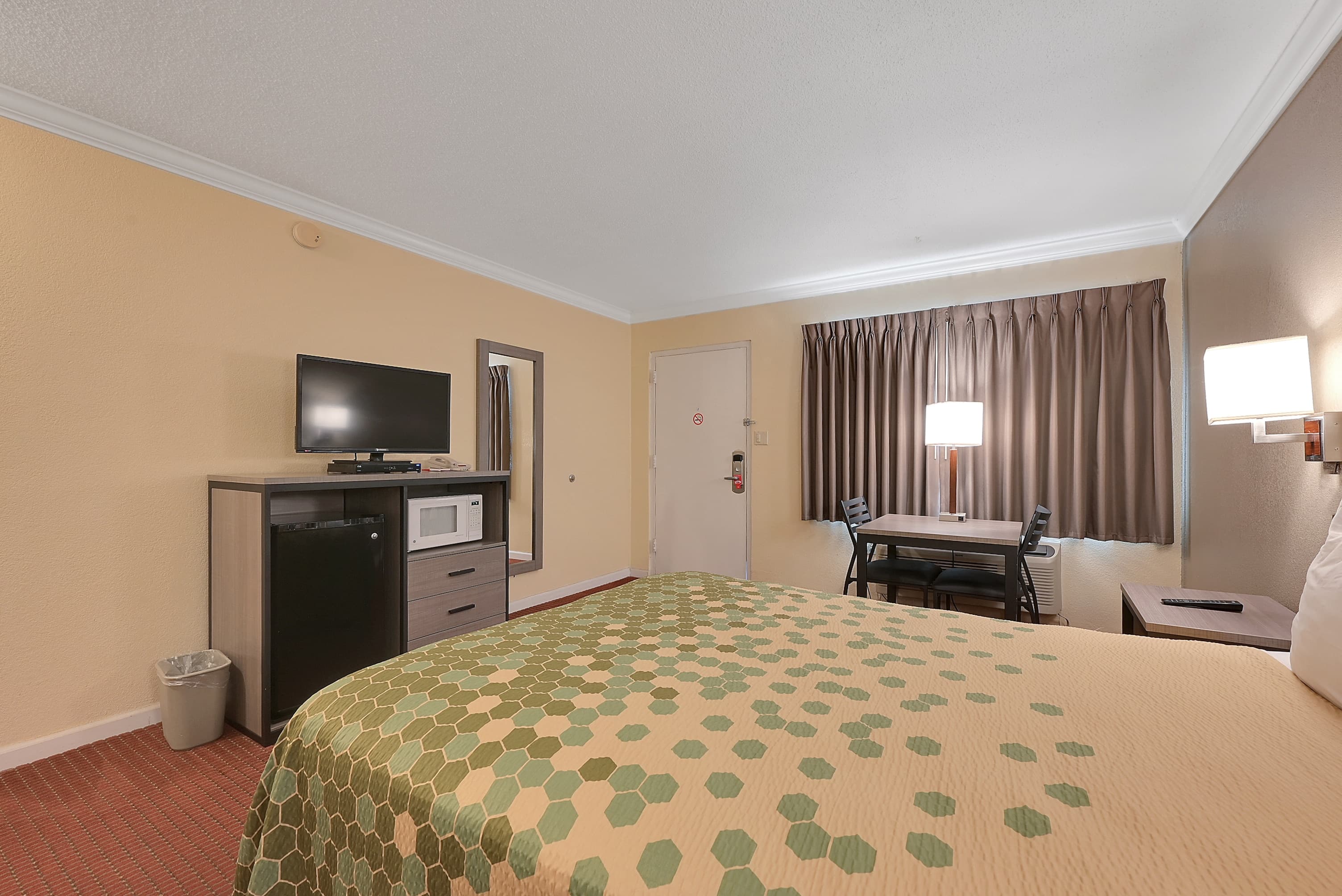 Econo Lodge Woodland near I-5 — 28