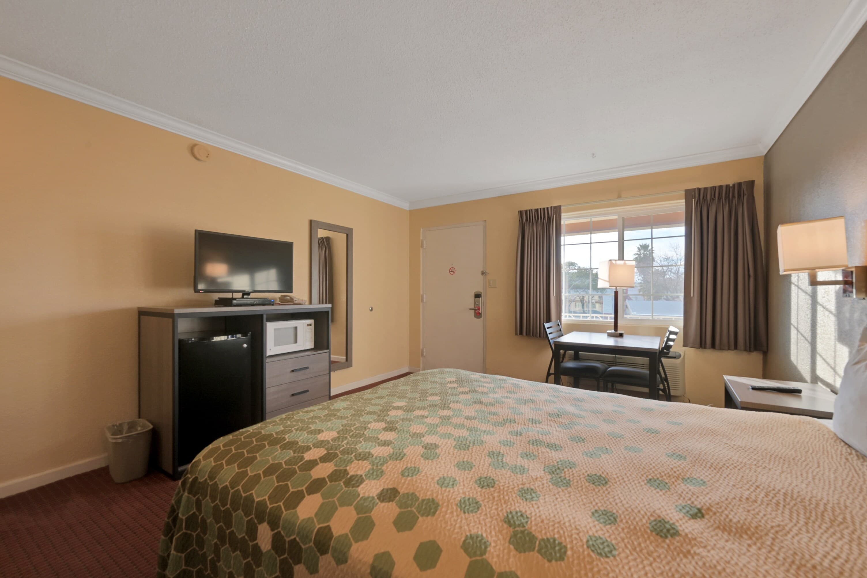 Econo Lodge Woodland near I-5 — 29