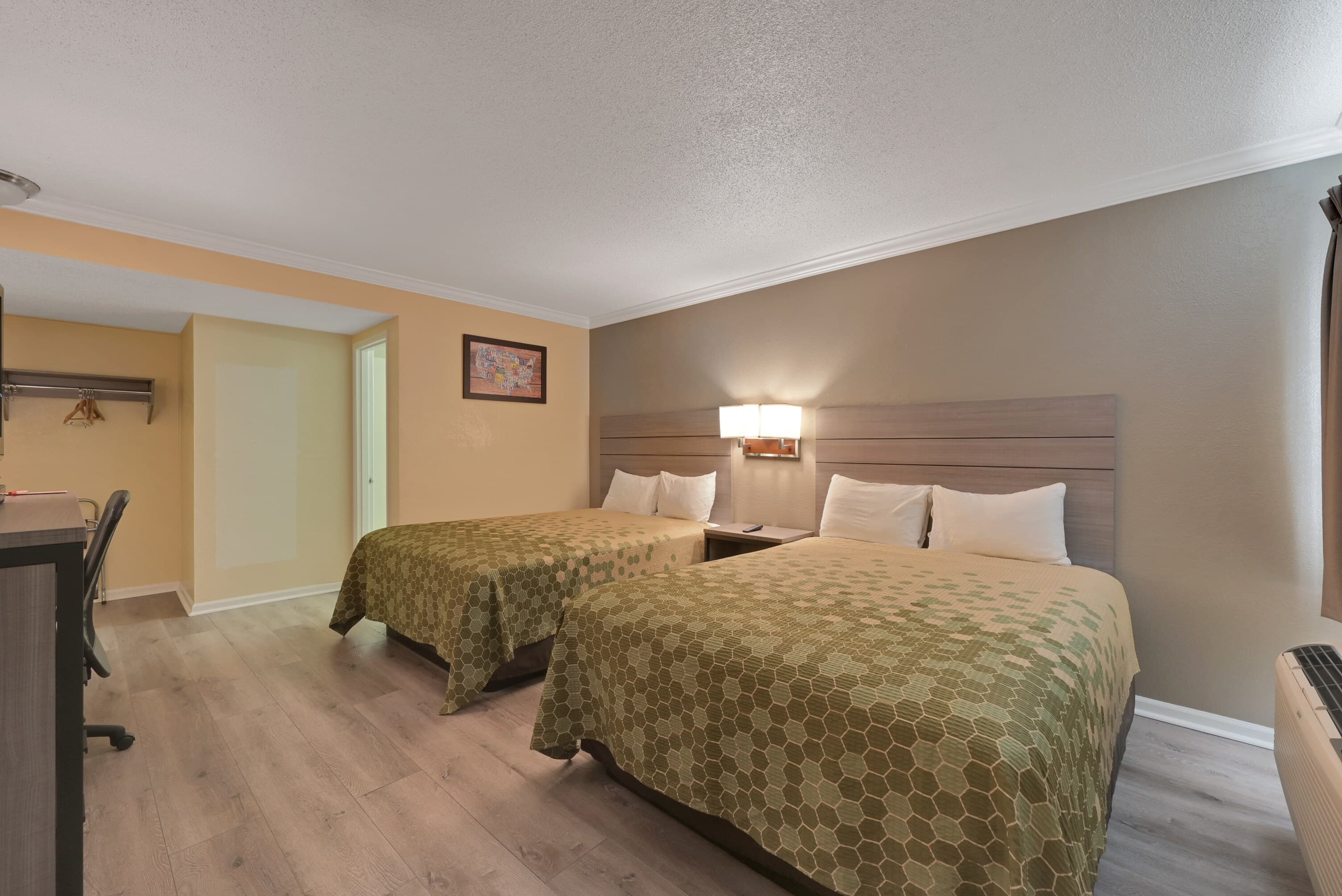 Econo Lodge Woodland near I-5 — 46