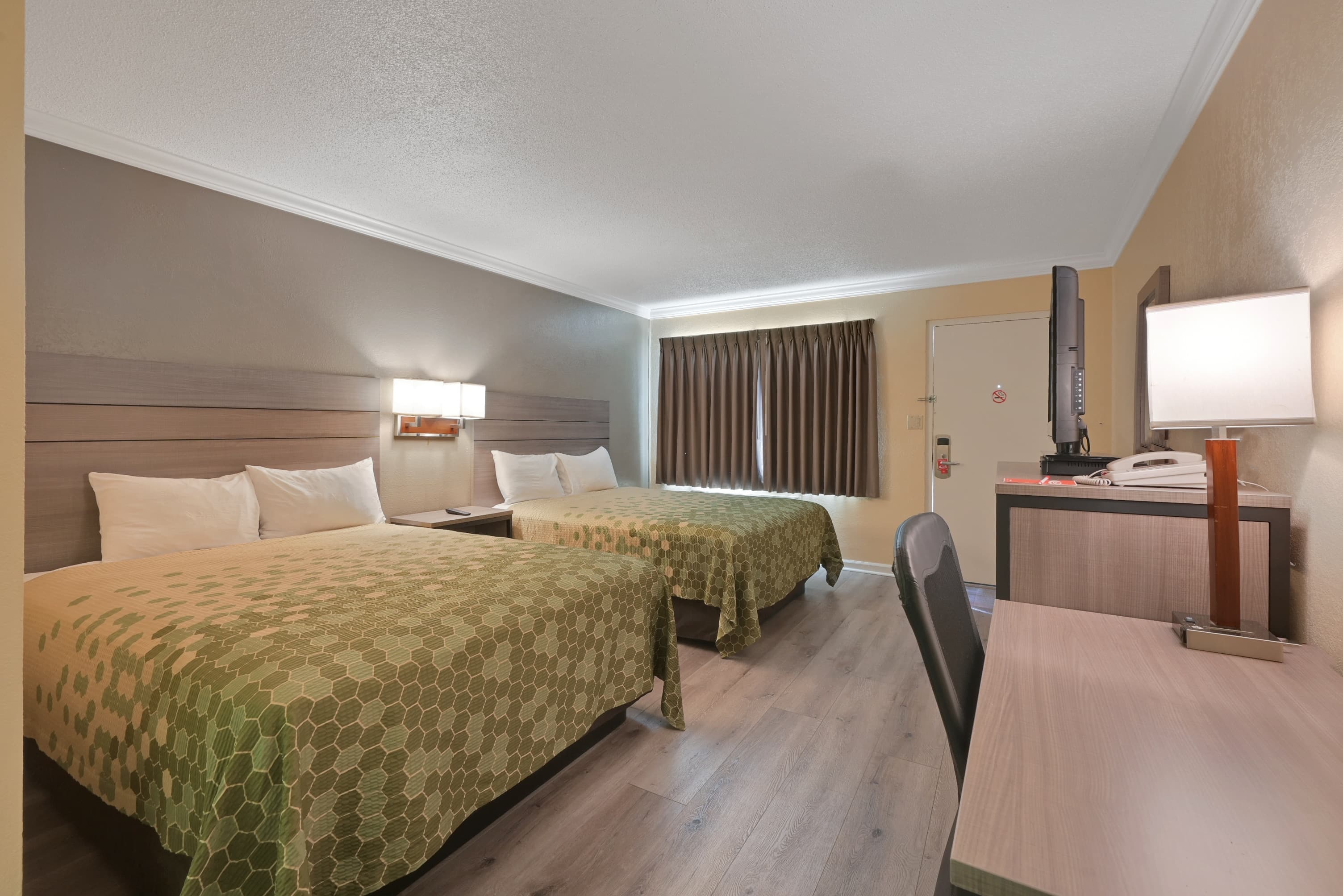 Econo Lodge Woodland near I-5 — 49