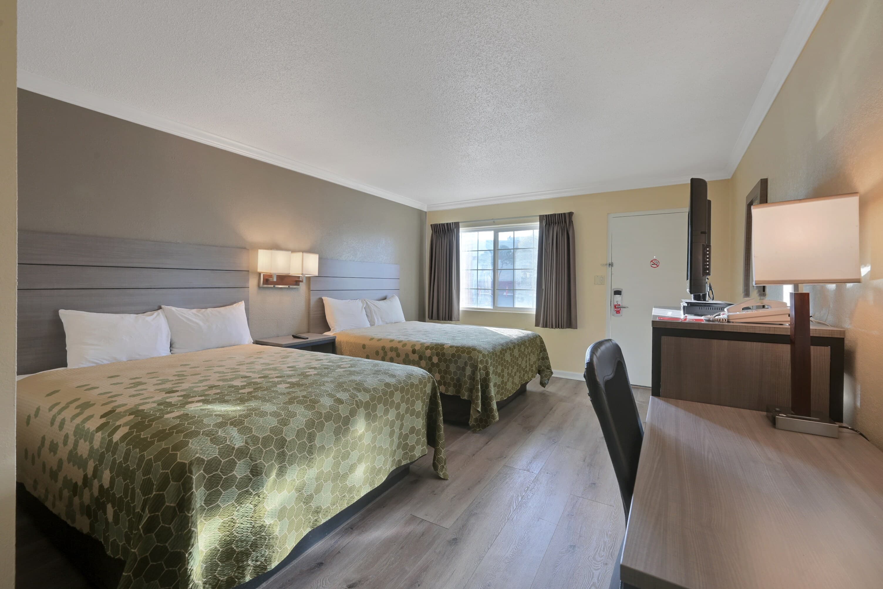 Econo Lodge Woodland near I-5 — 50