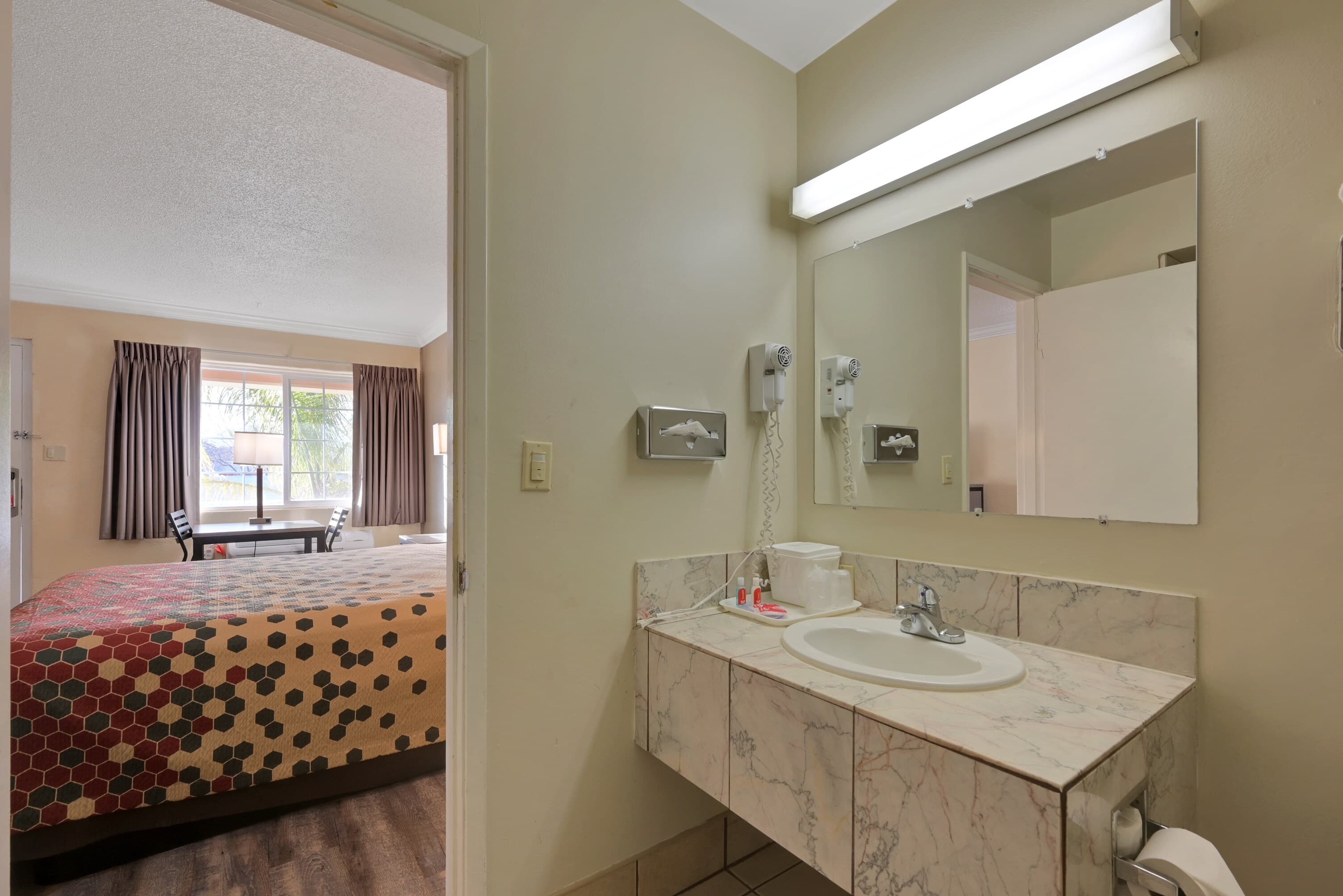 Econo Lodge Woodland near I-5 — 7