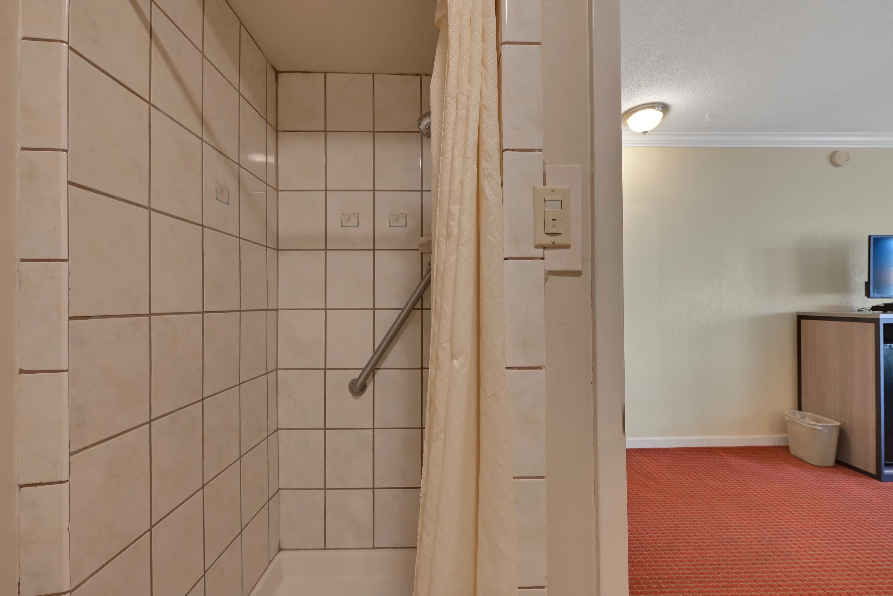 Econo Lodge Woodland near I-5 — 23