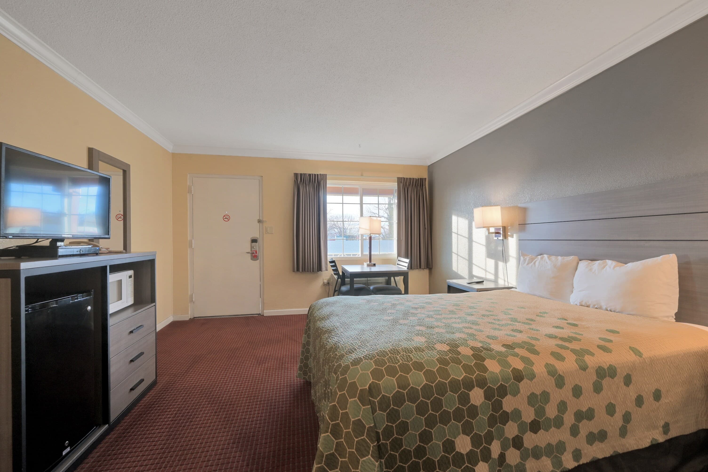 Econo Lodge Woodland near I-5 — 8