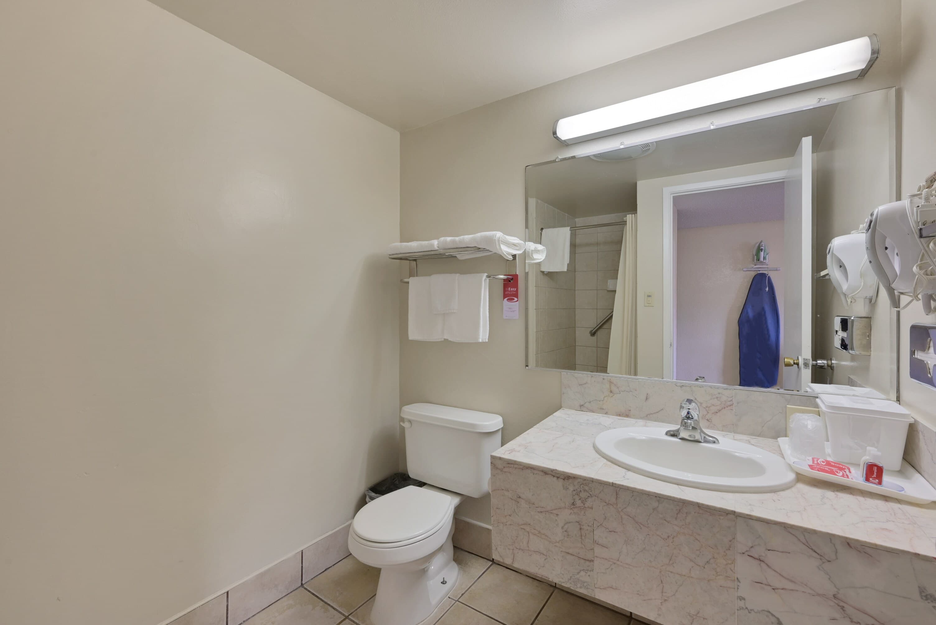 Econo Lodge Woodland near I-5 — 42