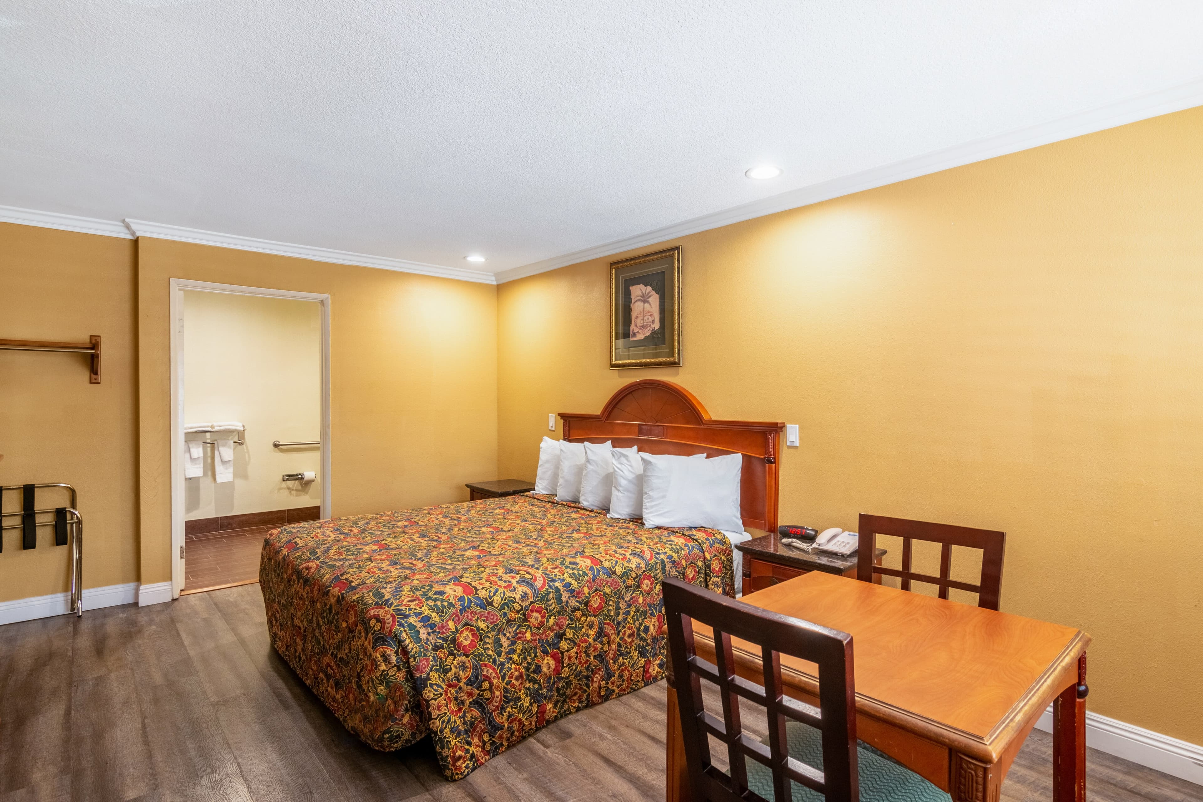 Rodeway Inn Artesia Cerritos - Image 2