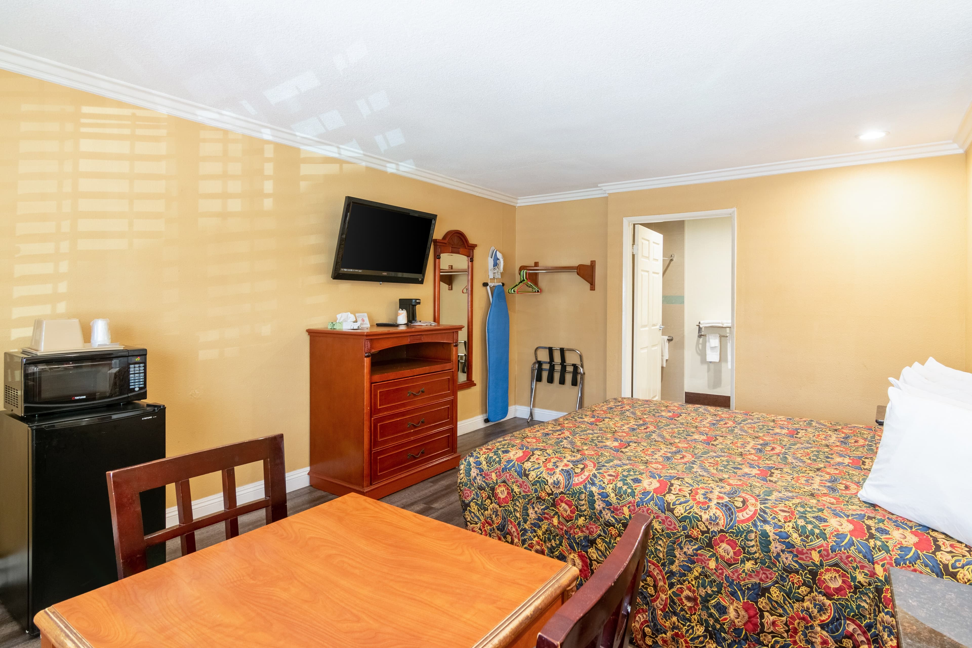 Rodeway Inn Artesia Cerritos - Image 3