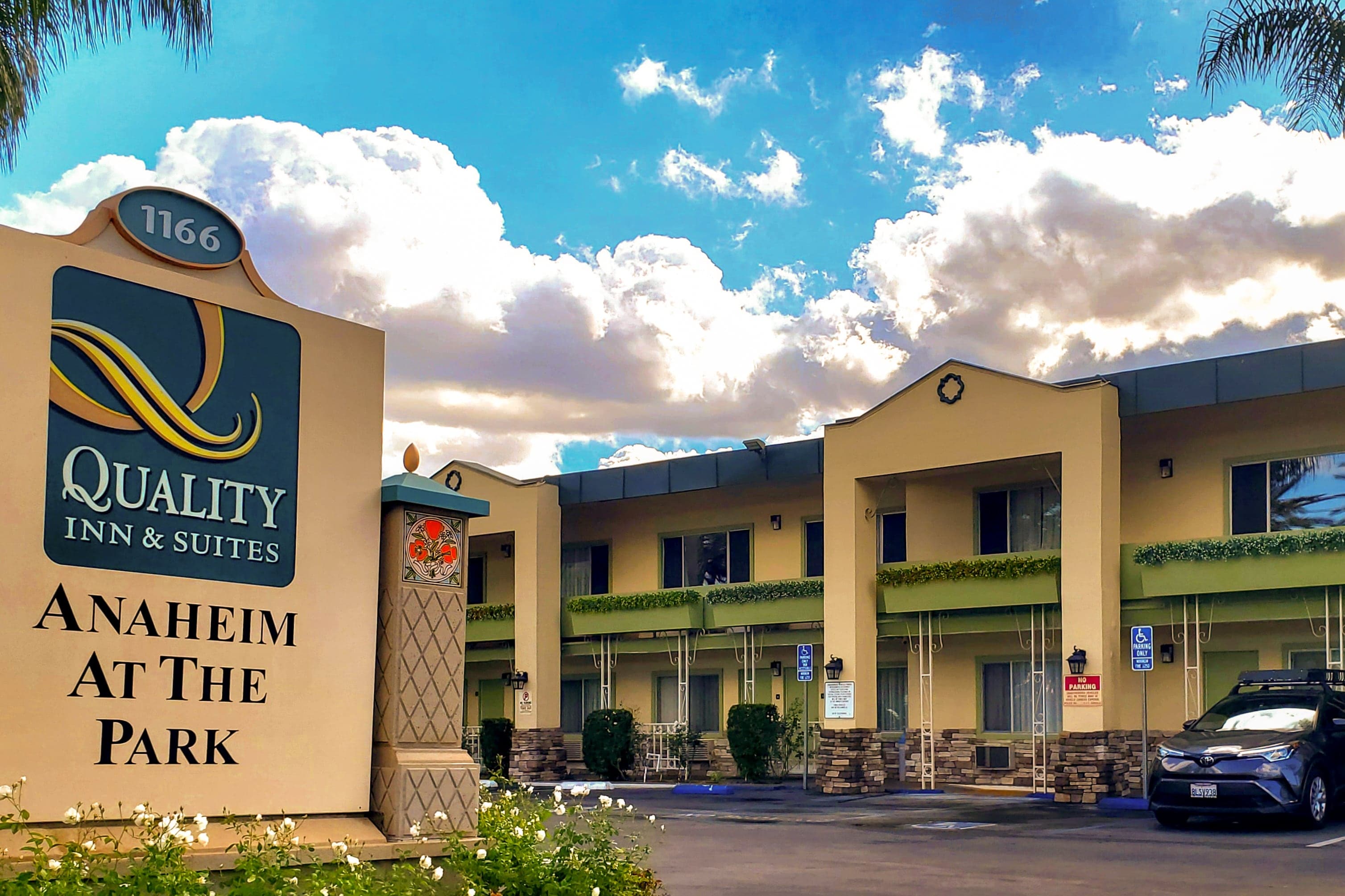 Quality Inn & Suites Anaheim at the Park - Image 1