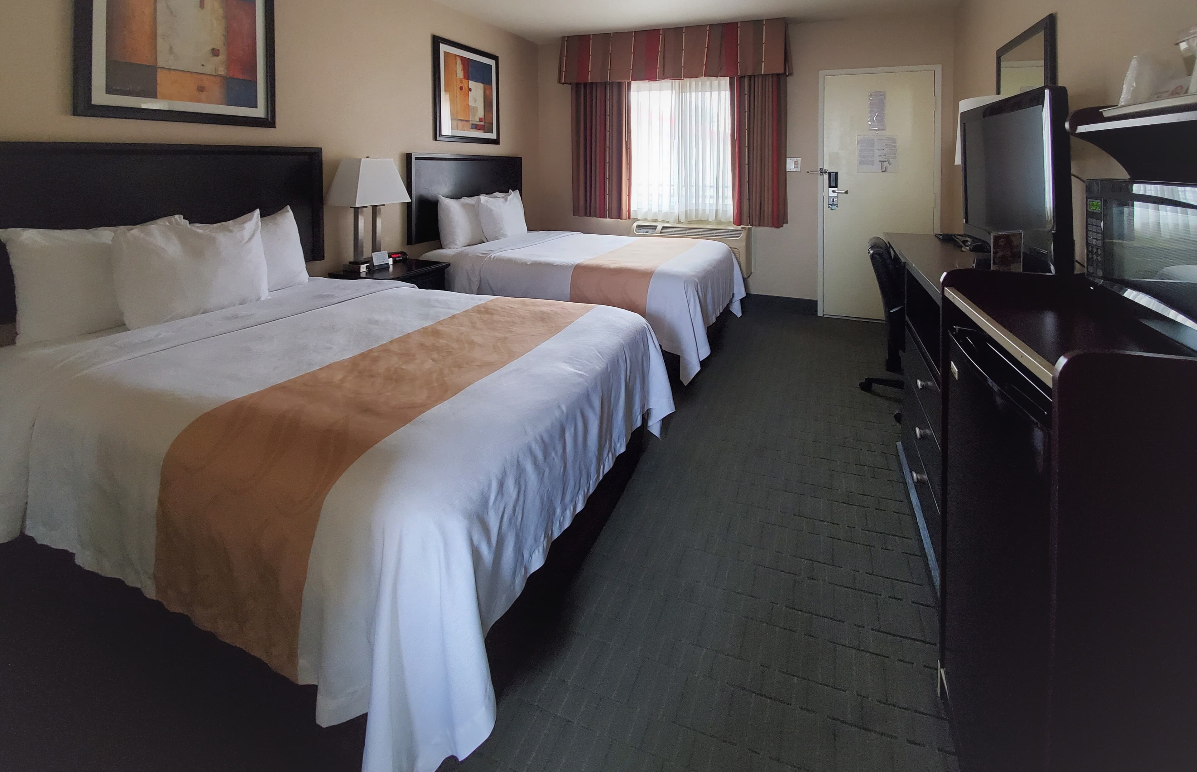 Quality Inn & Suites Anaheim at the Park - Image 5