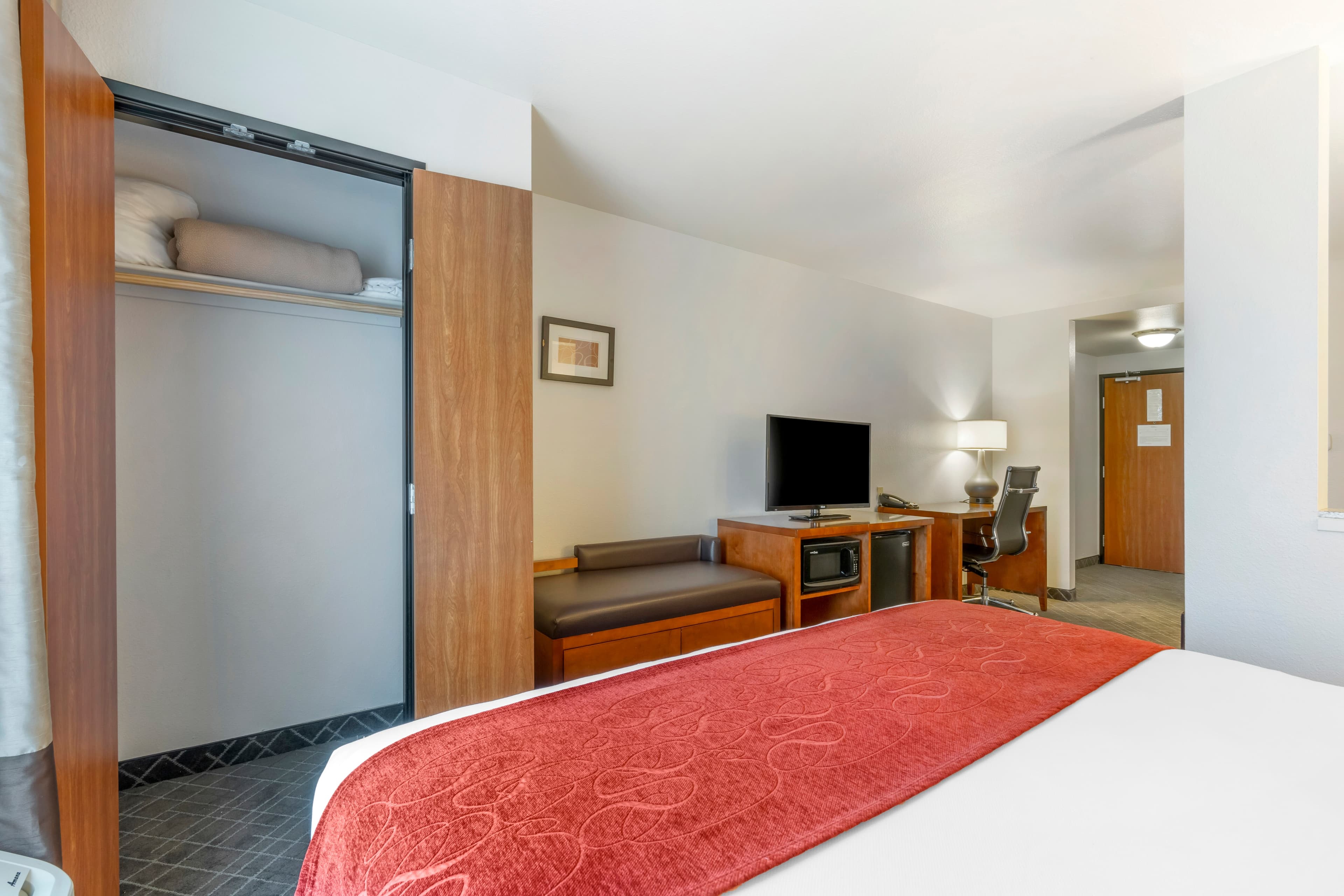 Comfort Suites Redding - Shasta Lake — 11
