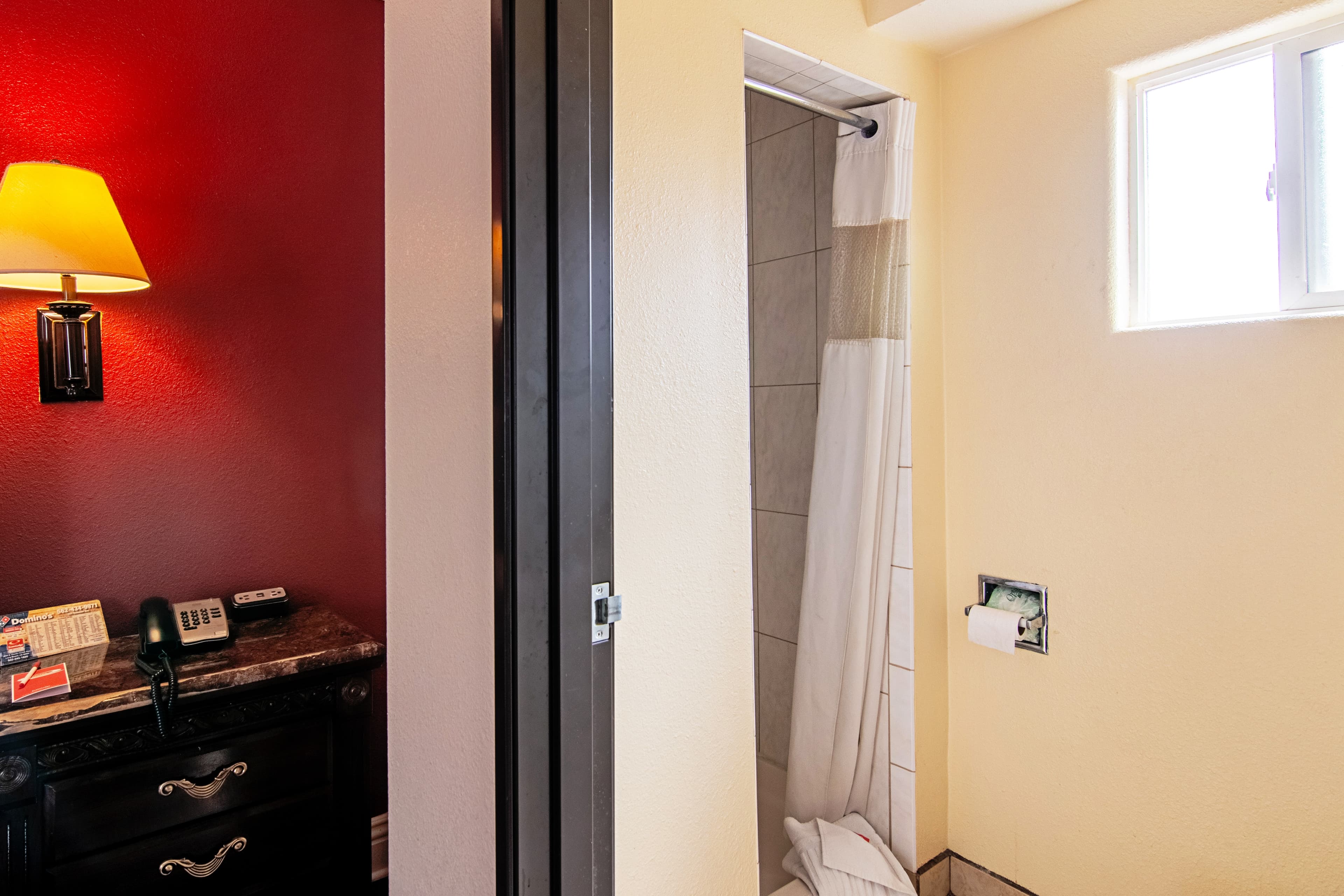 Econo Lodge Long Beach I-405 — 9