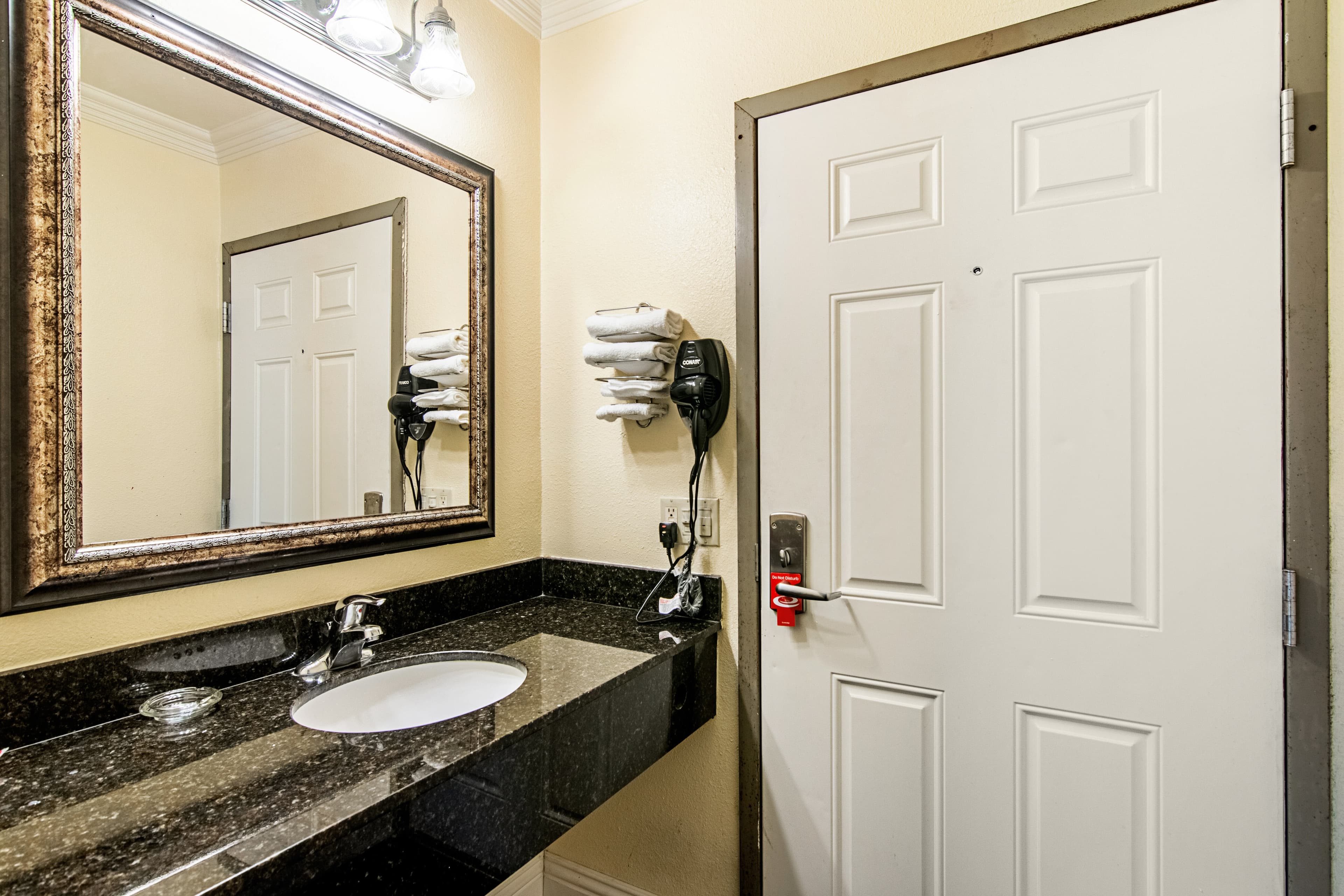 Econo Lodge Long Beach I-405 — 10
