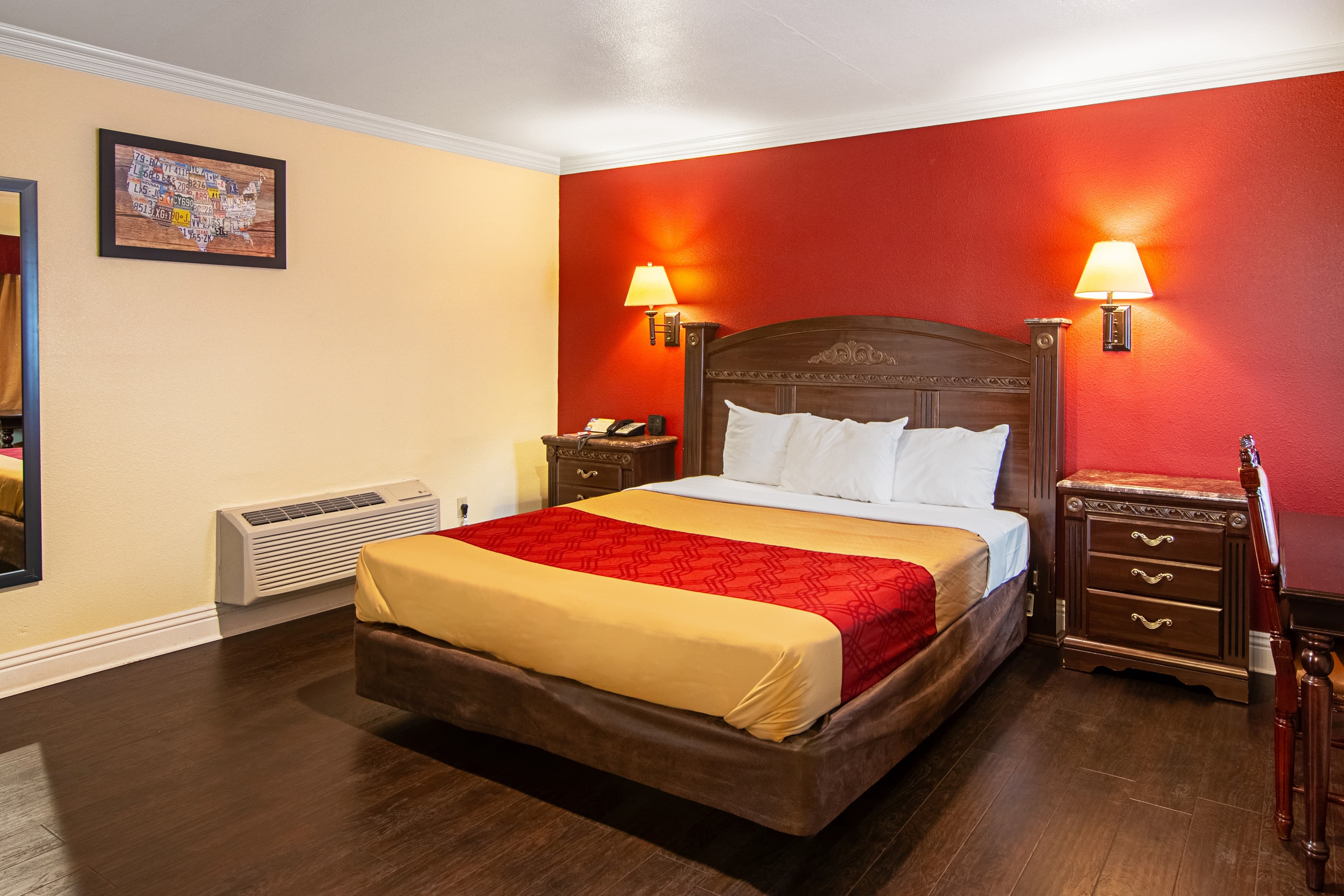 Econo Lodge Long Beach I-405 — 16