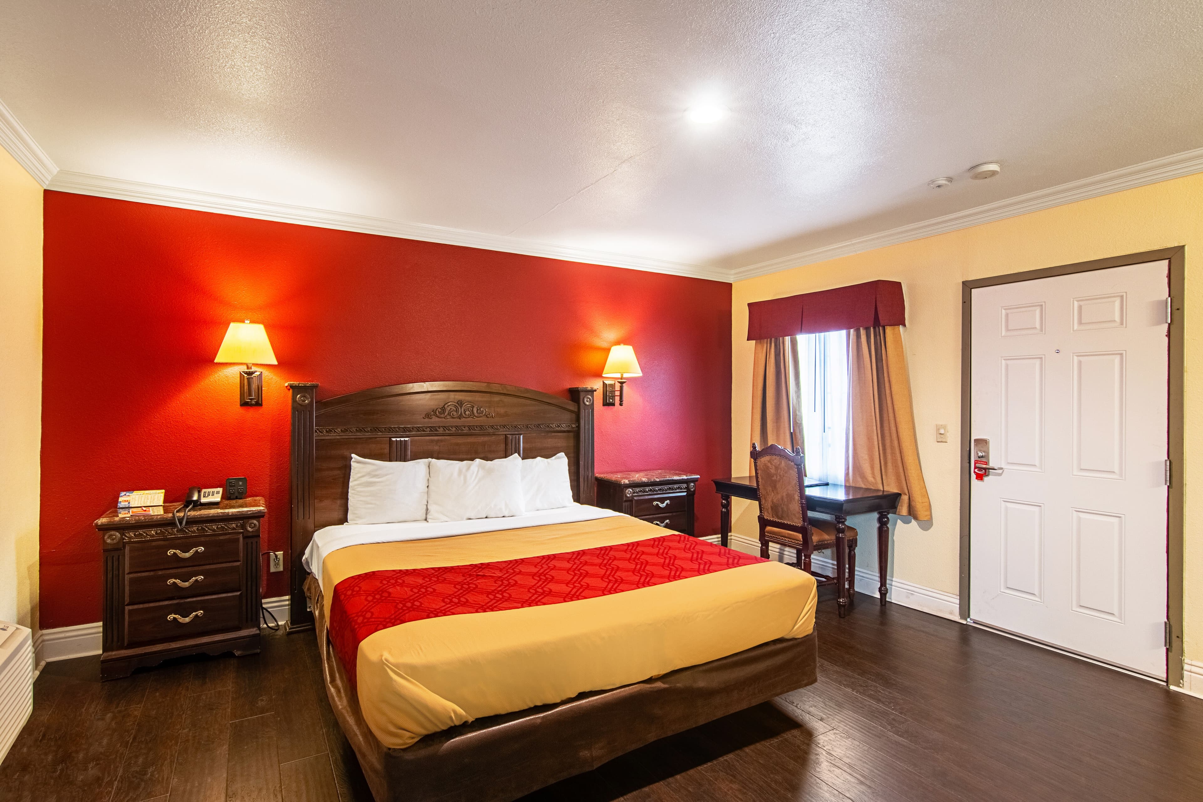 Econo Lodge Long Beach I-405 — 17
