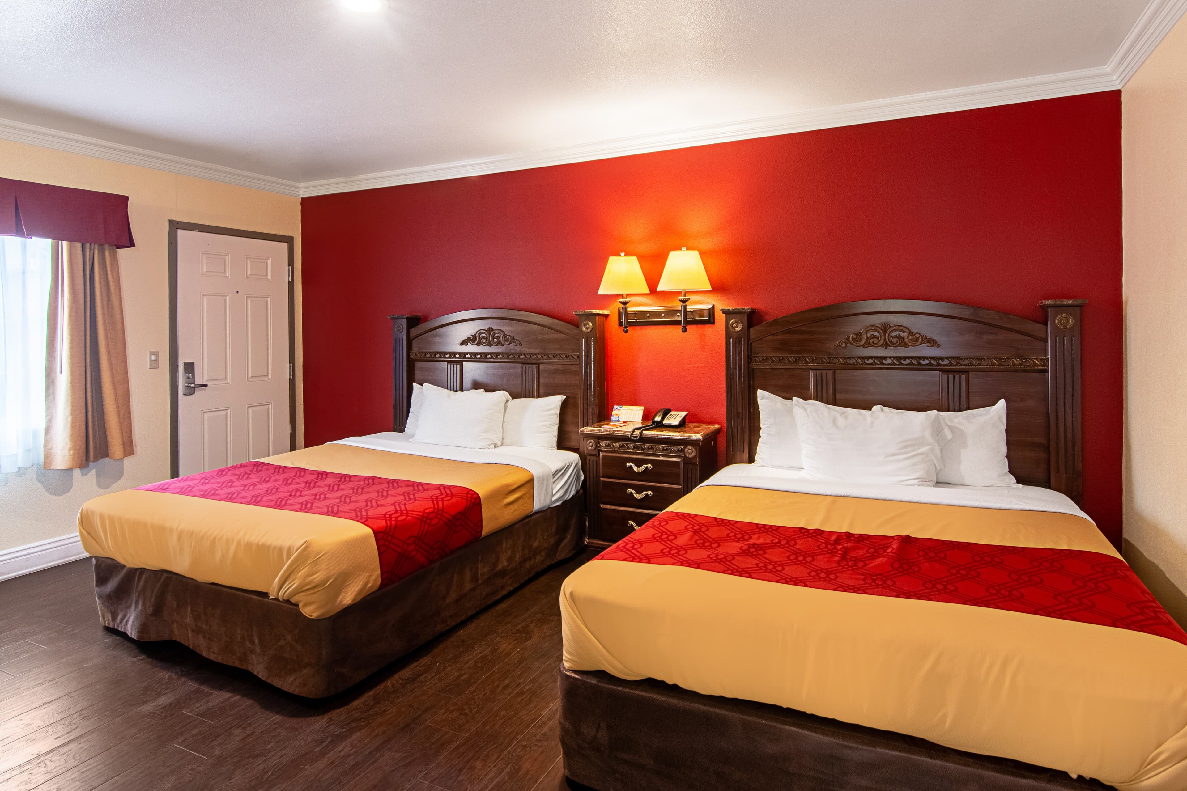 Econo Lodge Long Beach I-405 — 21