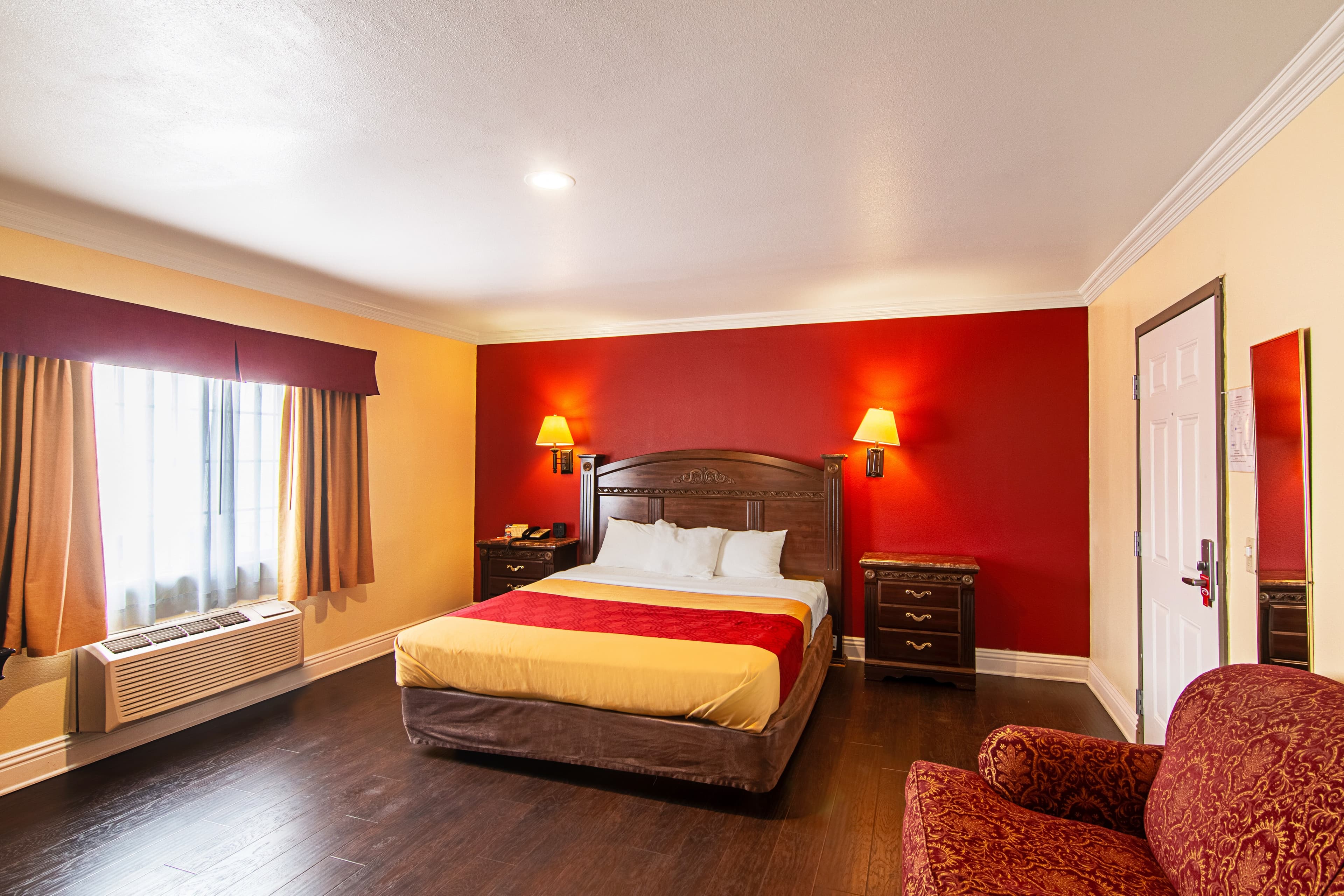 Econo Lodge Long Beach I-405 — 25