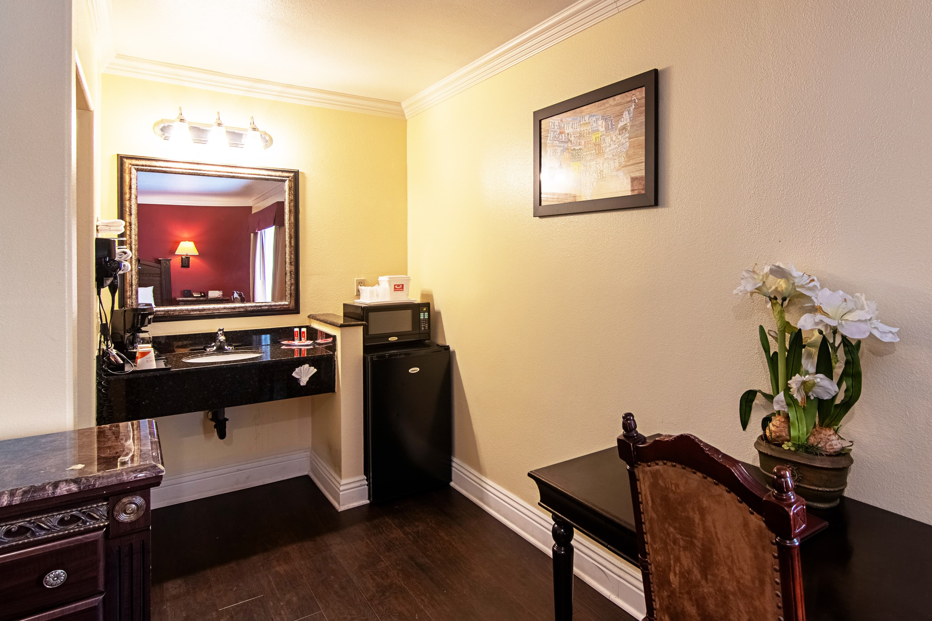 Econo Lodge Long Beach I-405 — 28