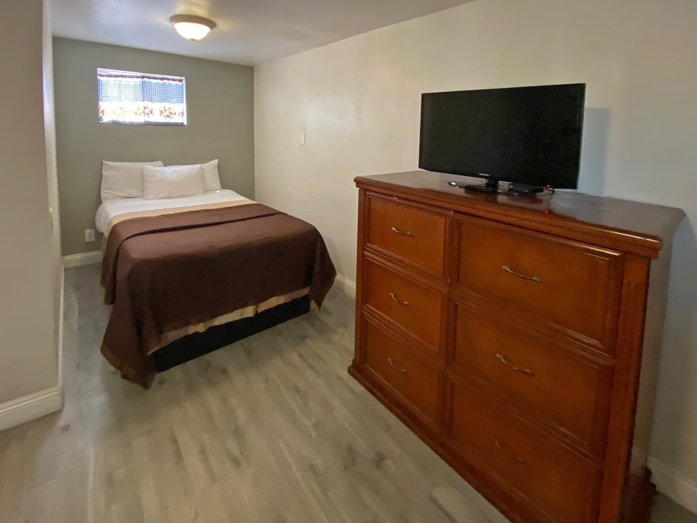 Rodeway Inn Ventura Midtown — 11