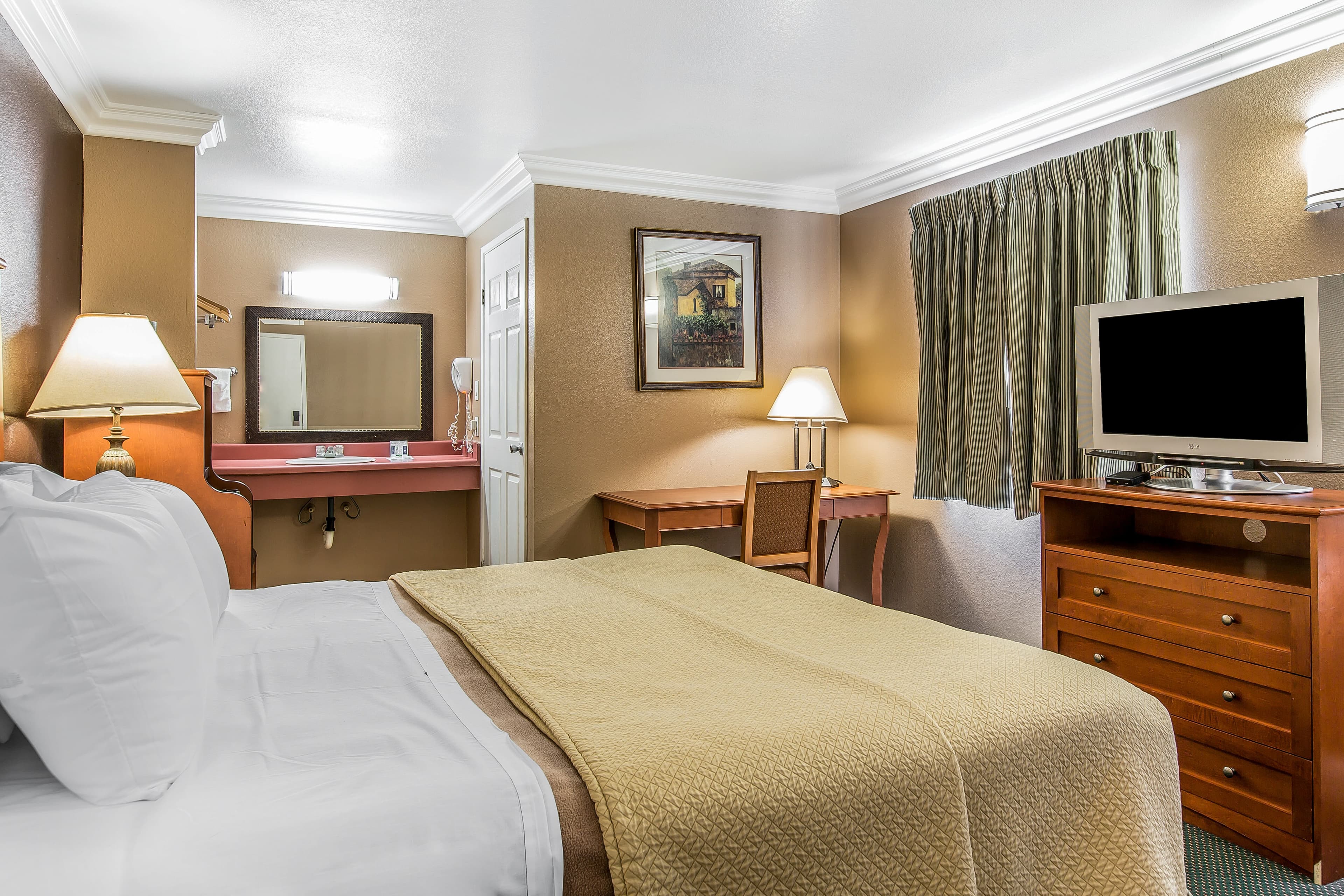 Rodeway Inn Ventura Midtown — 8