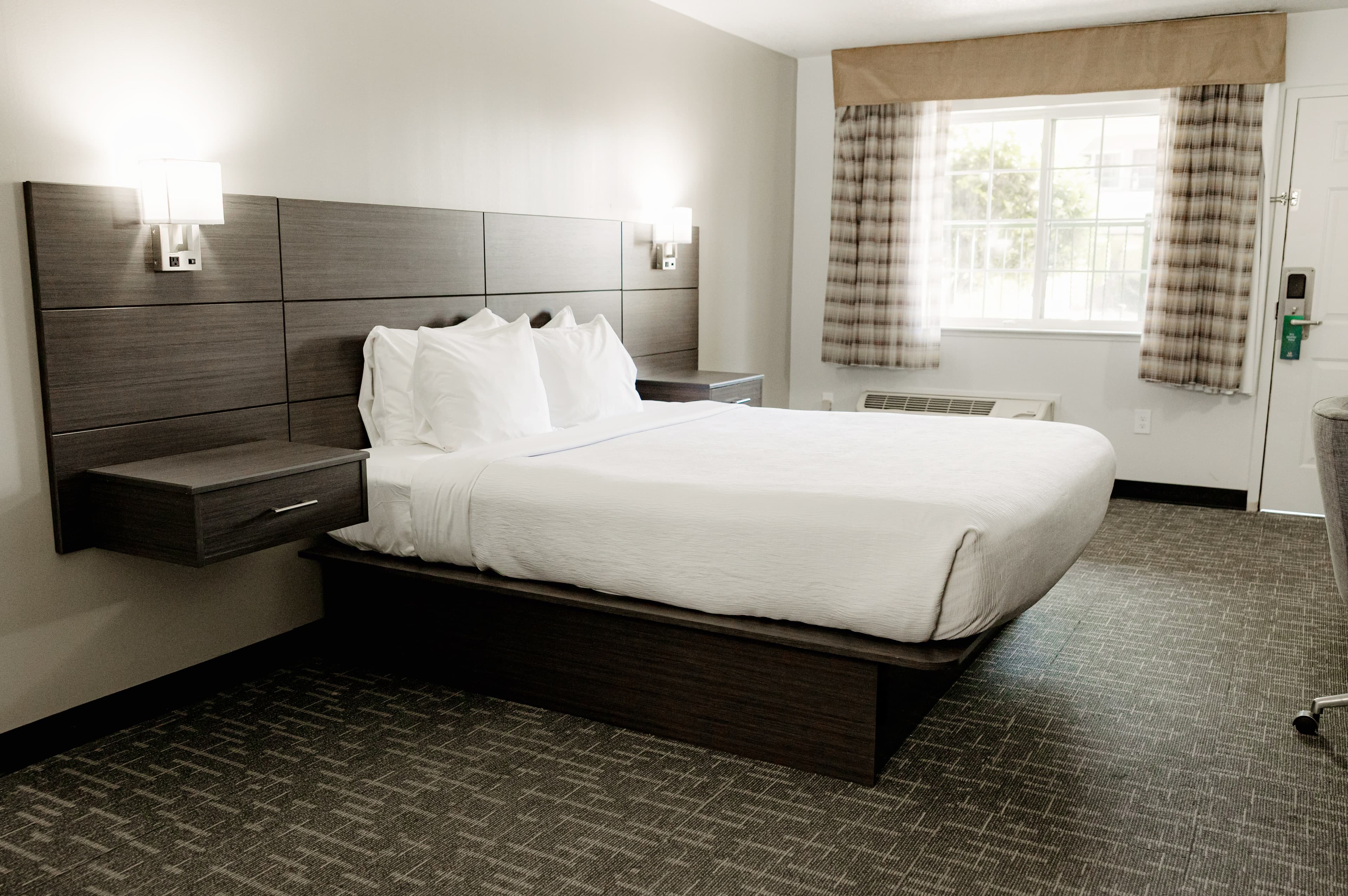 Quality Inn & Suites Lathrop - Image 3