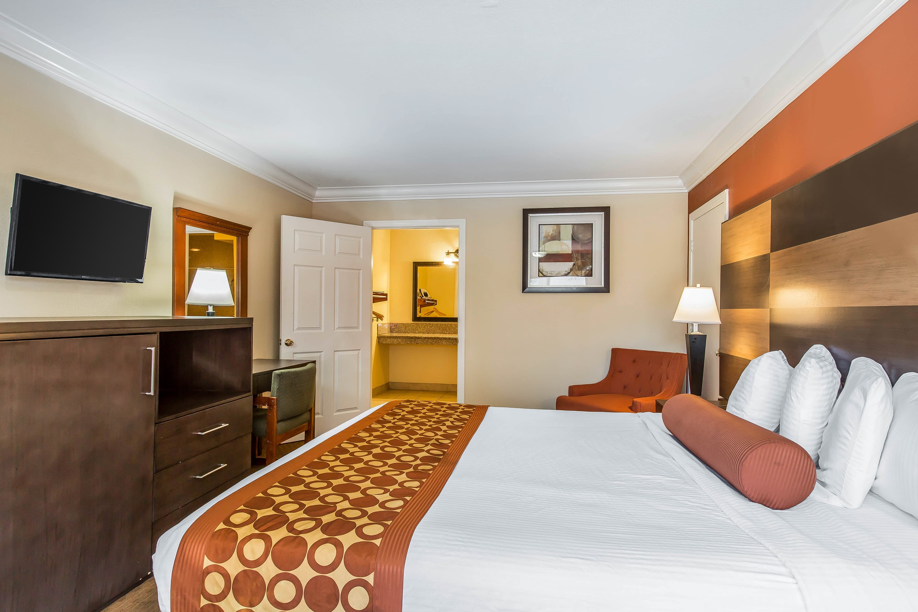 Rodeway Inn & Suites Canyon Lake-Menifee West — 8