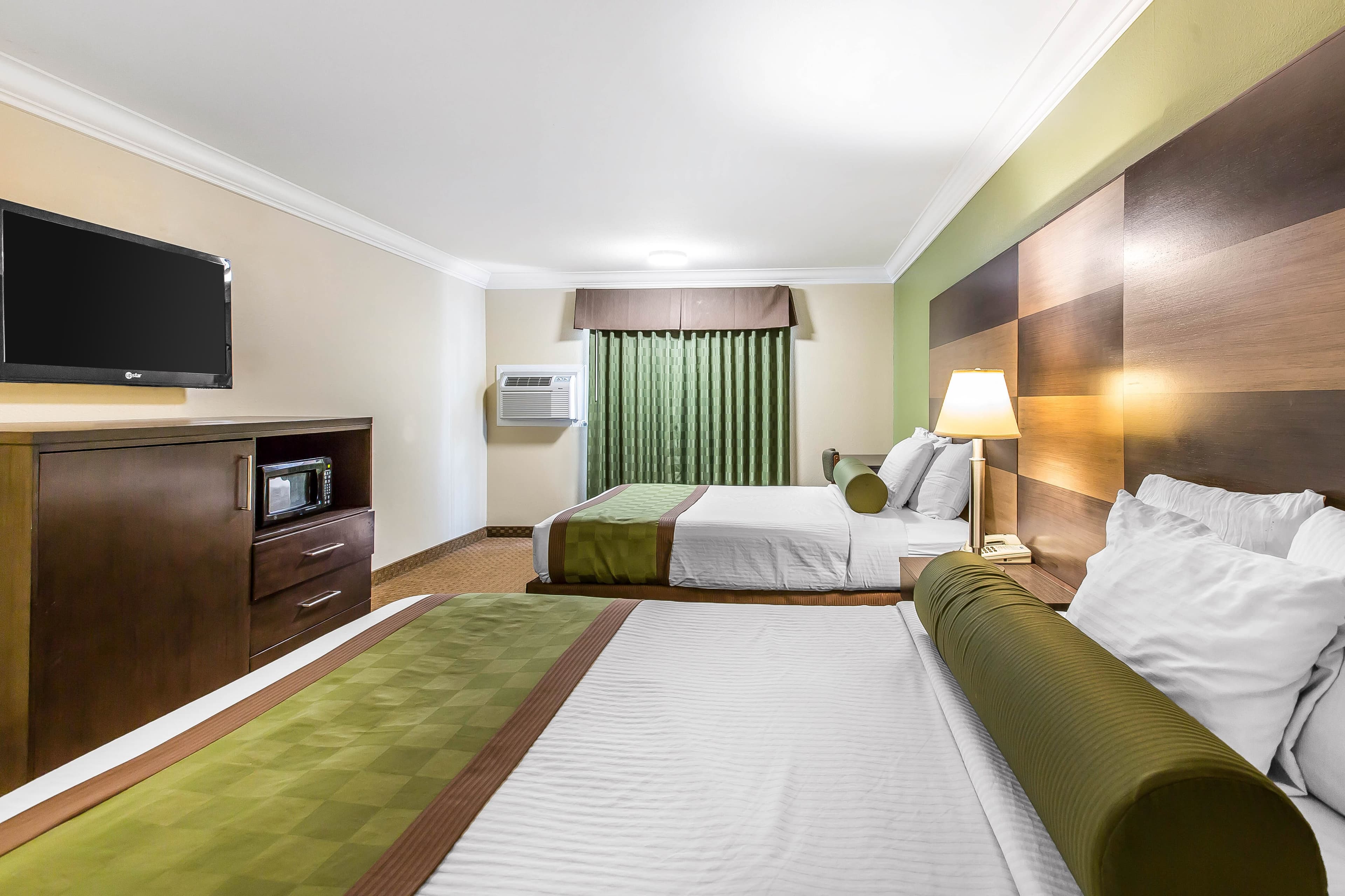Rodeway Inn & Suites Canyon Lake-Menifee West - Image 3