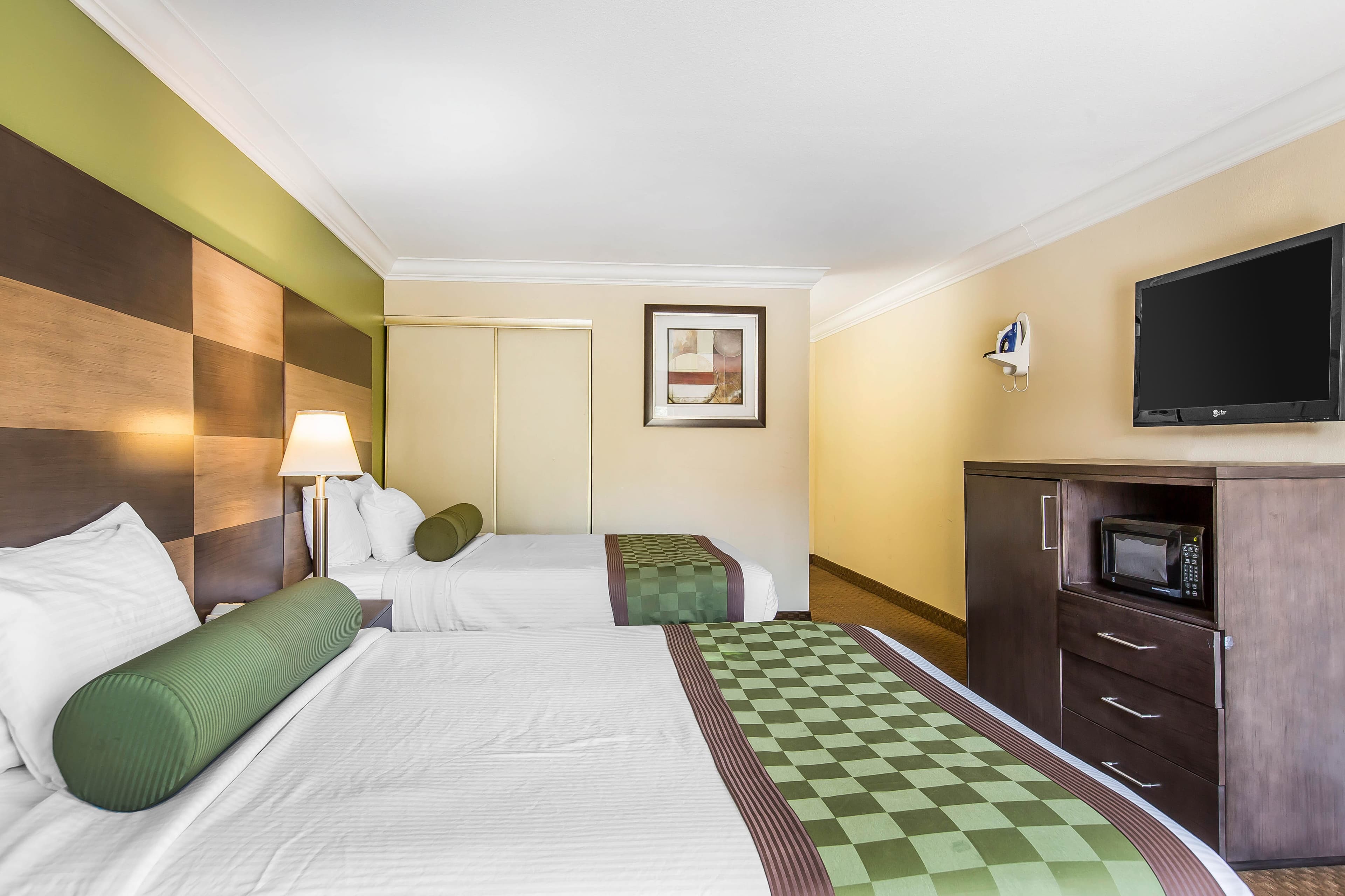 Rodeway Inn & Suites Canyon Lake-Menifee West - Image 5