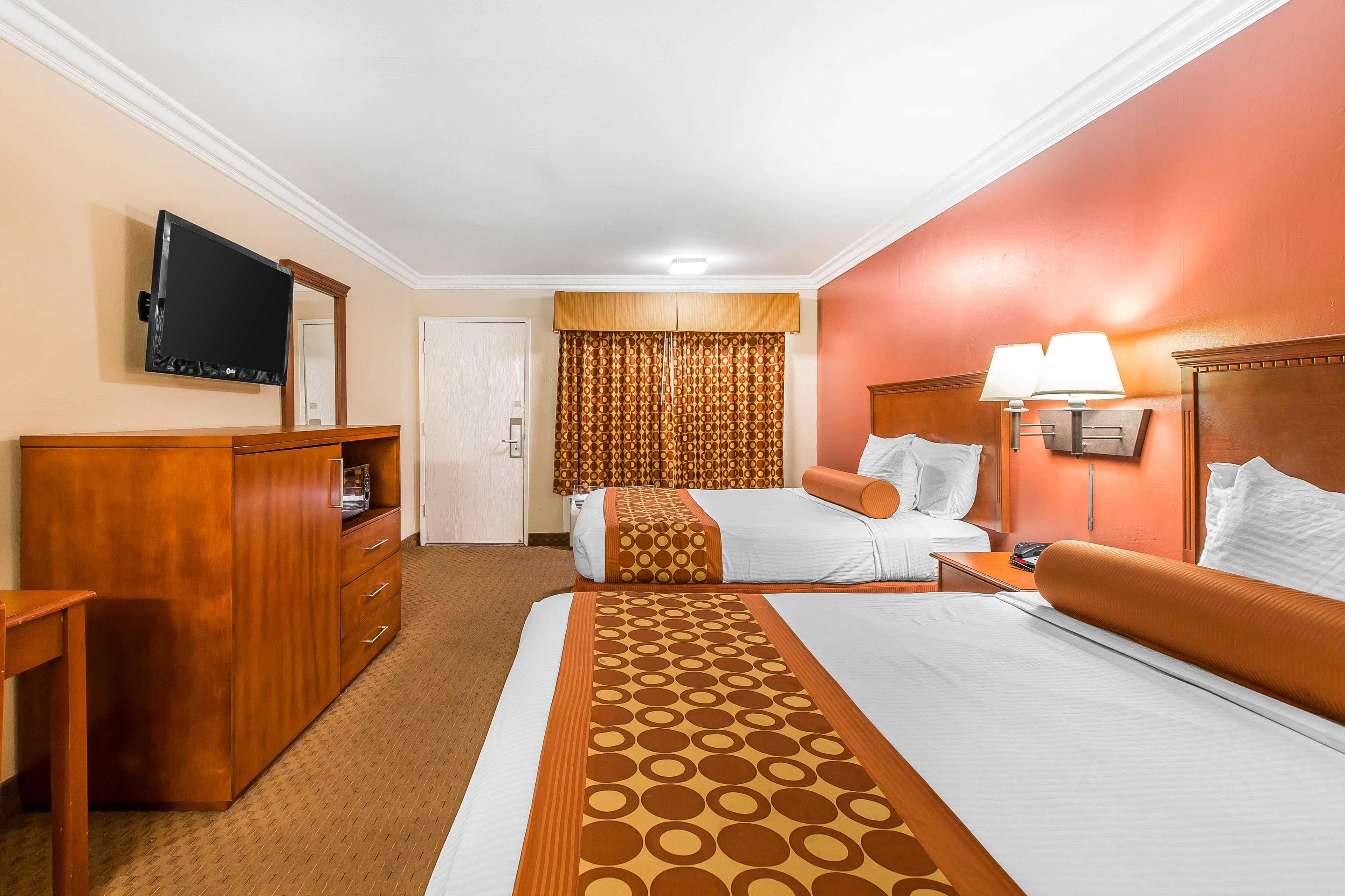 Rodeway Inn & Suites Canyon Lake-Menifee West — 14