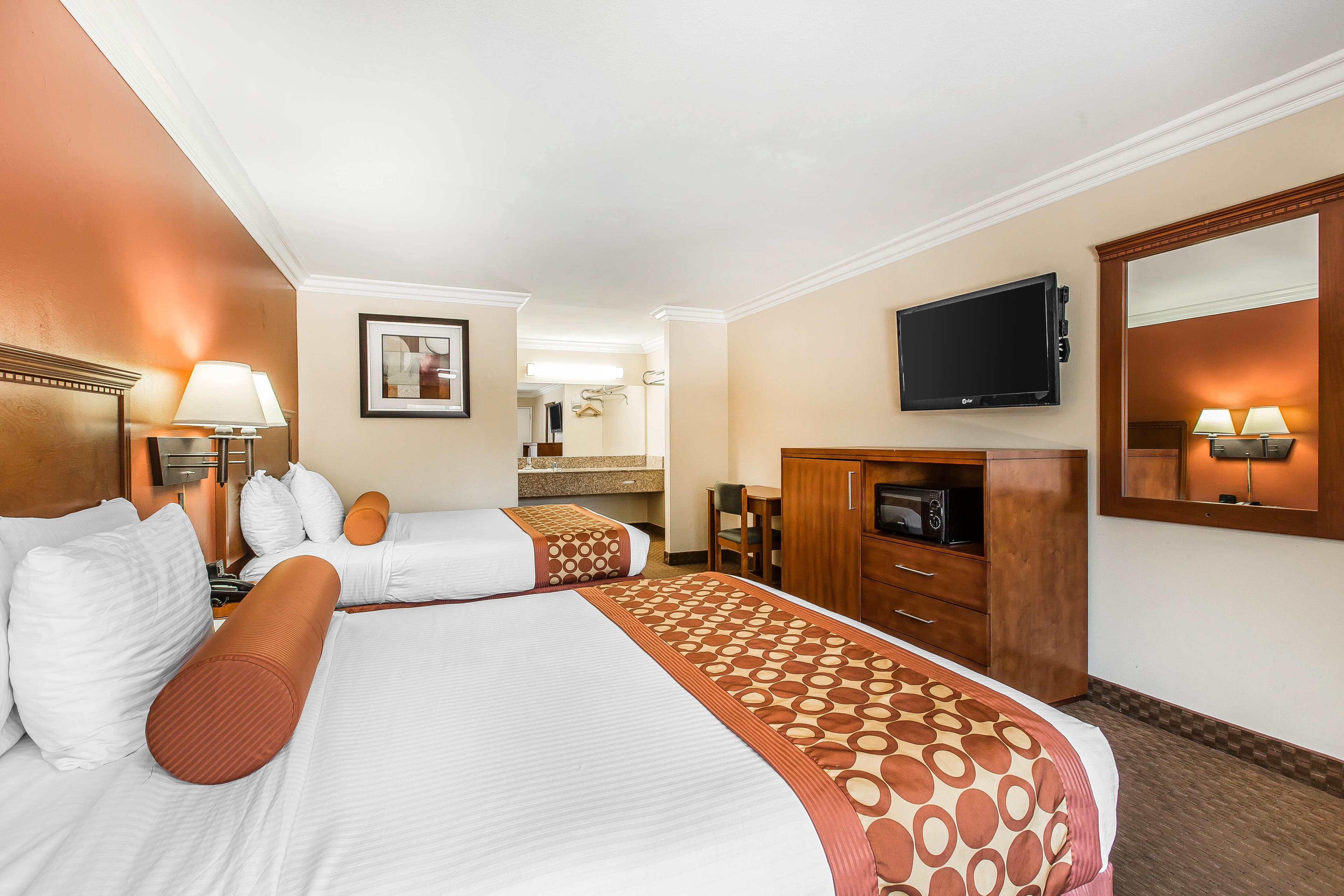 Rodeway Inn & Suites Canyon Lake-Menifee West — 15