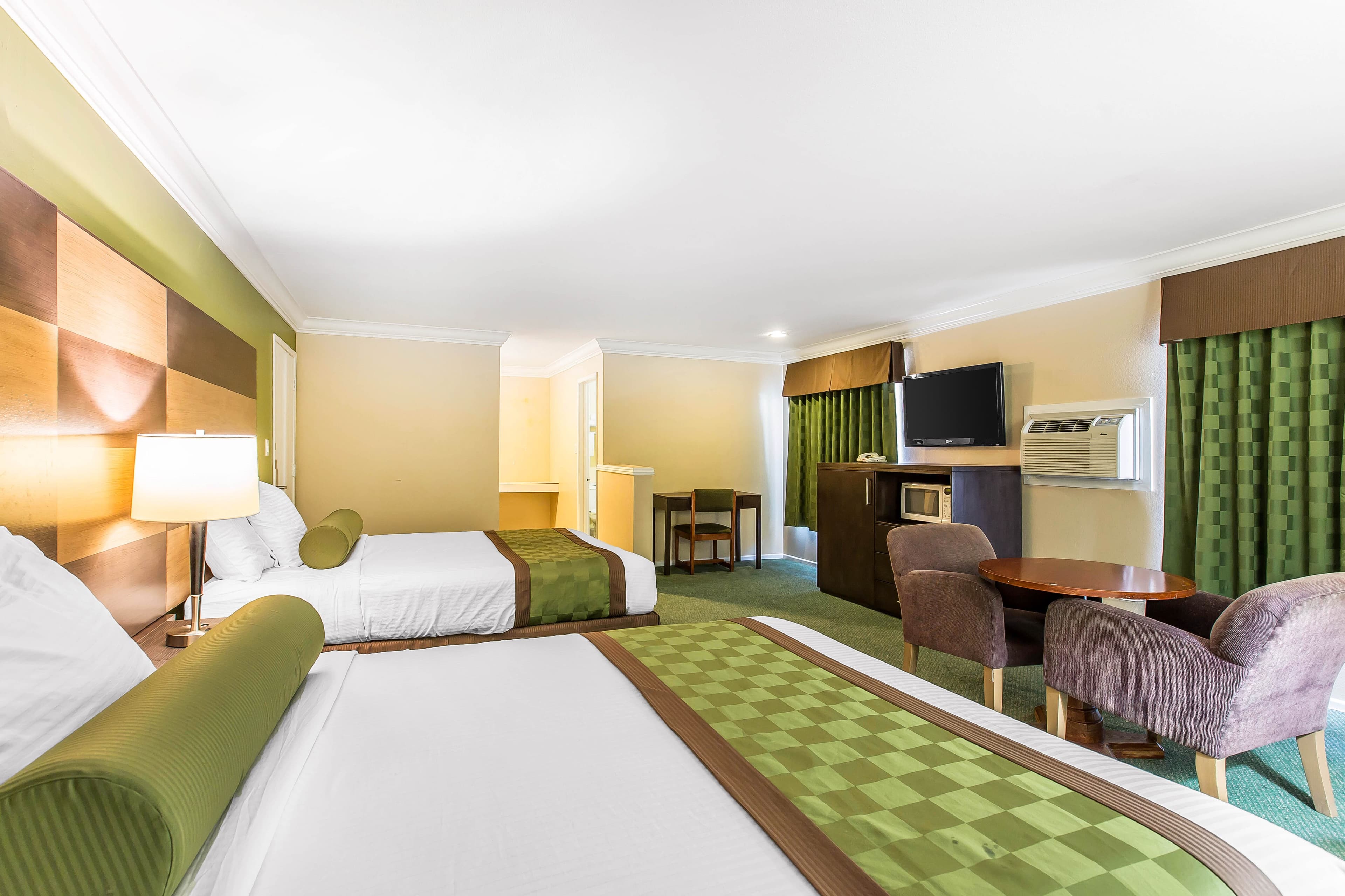 Rodeway Inn & Suites Canyon Lake-Menifee West — 21