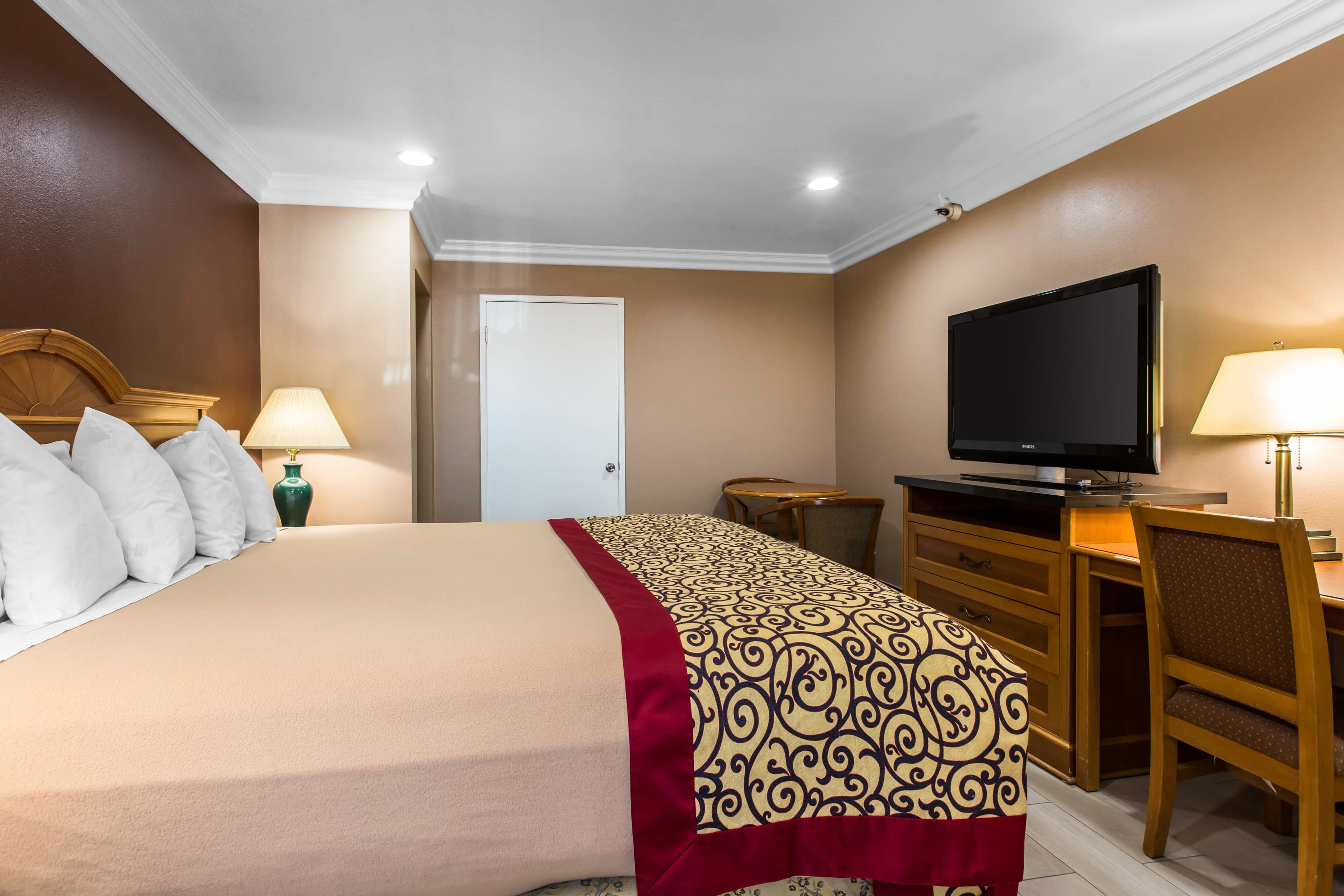Rodeway Inn Cypress - Buena Park - Image 4