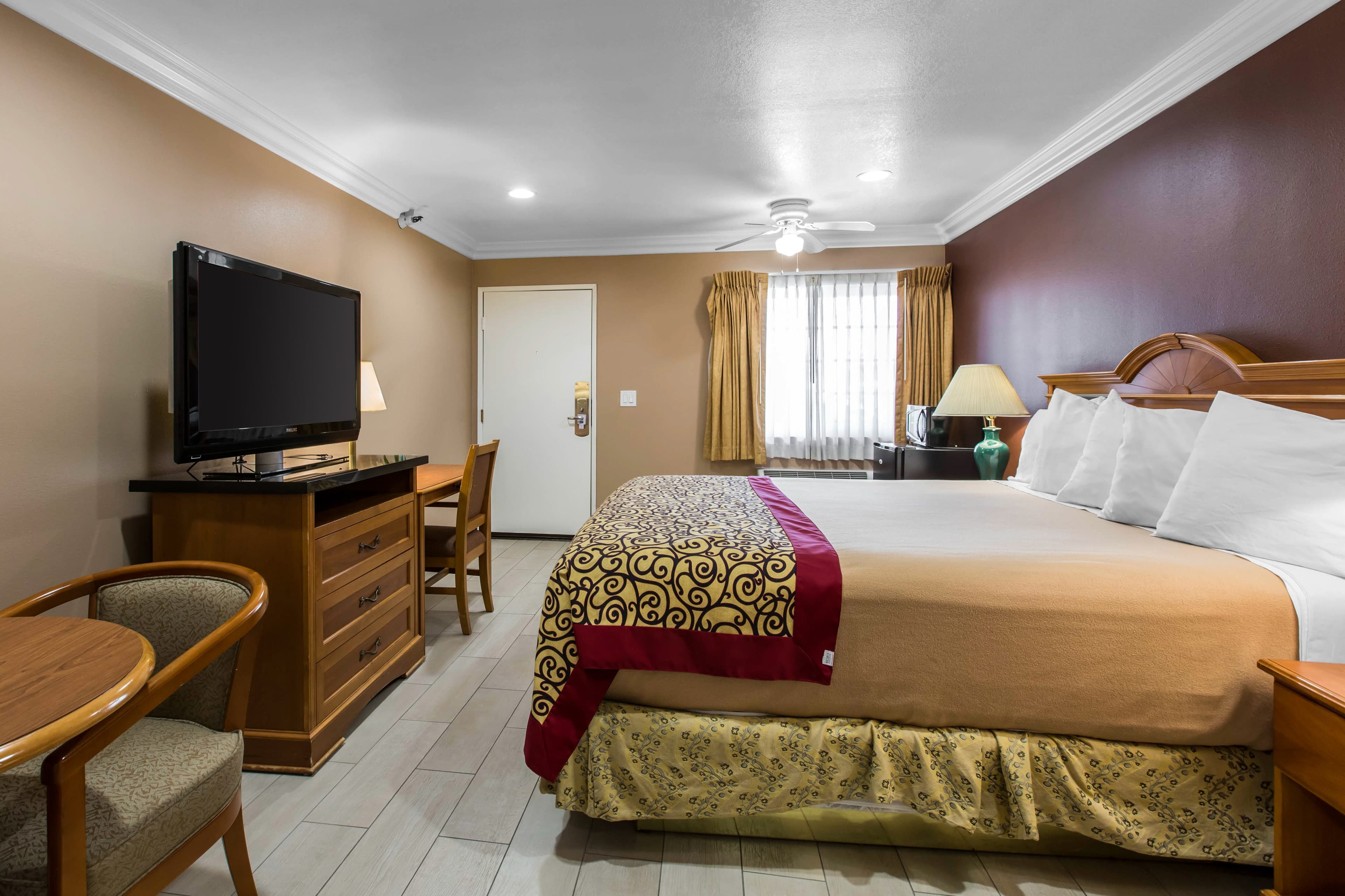 Rodeway Inn Cypress - Buena Park - Image 5
