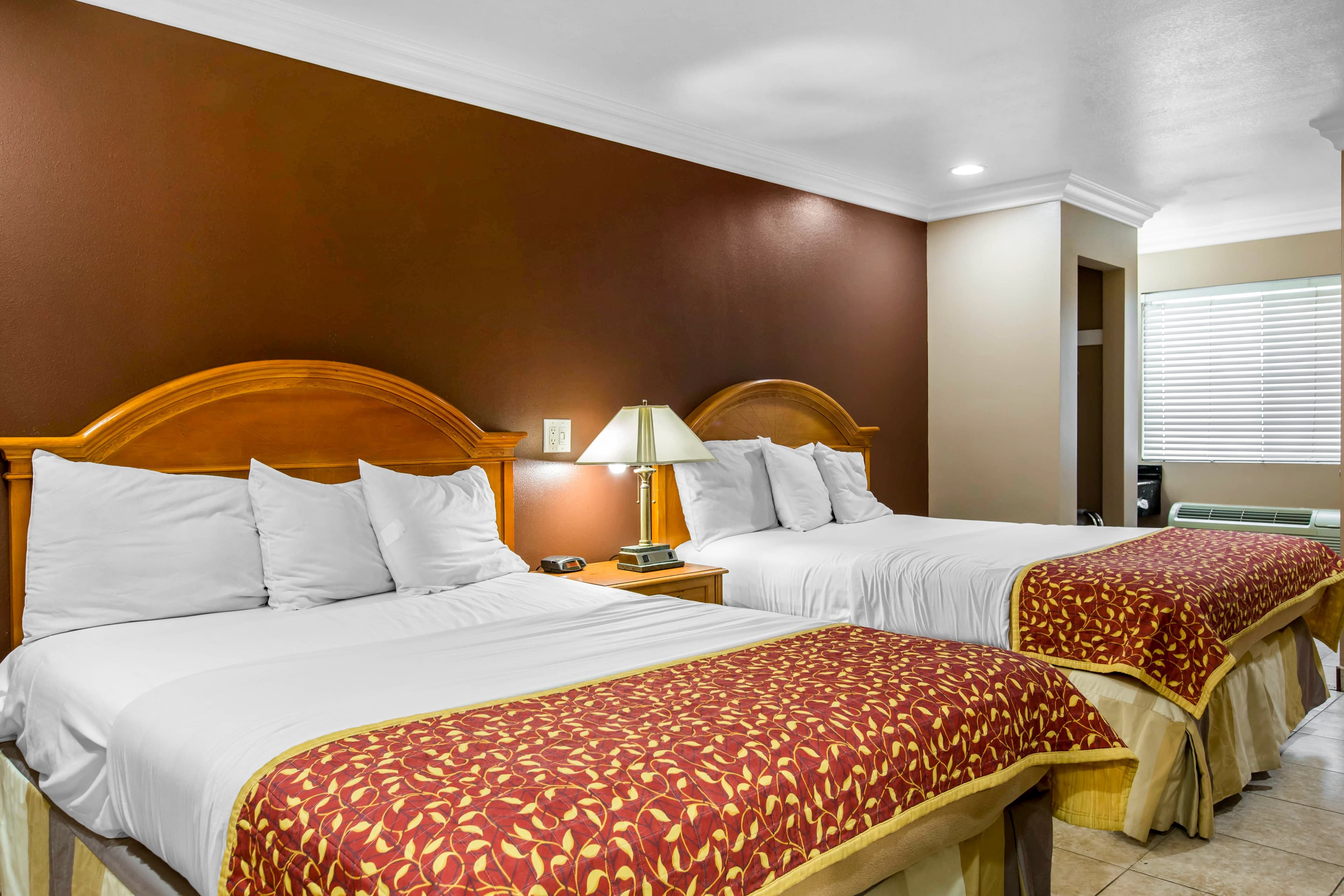 Rodeway Inn Cypress - Buena Park — 11