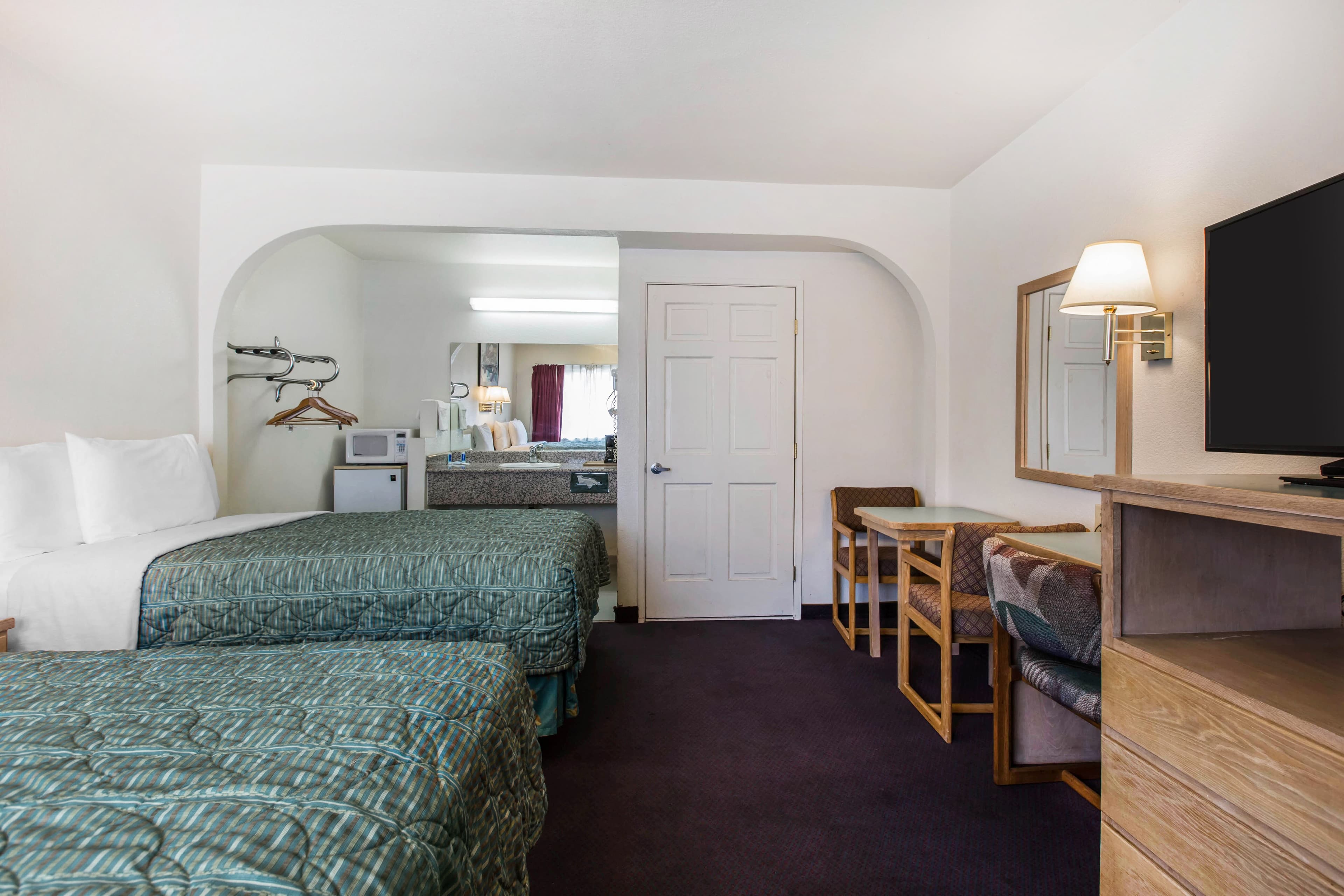 Rodeway Inn Beaumont 1-10 - Image 4