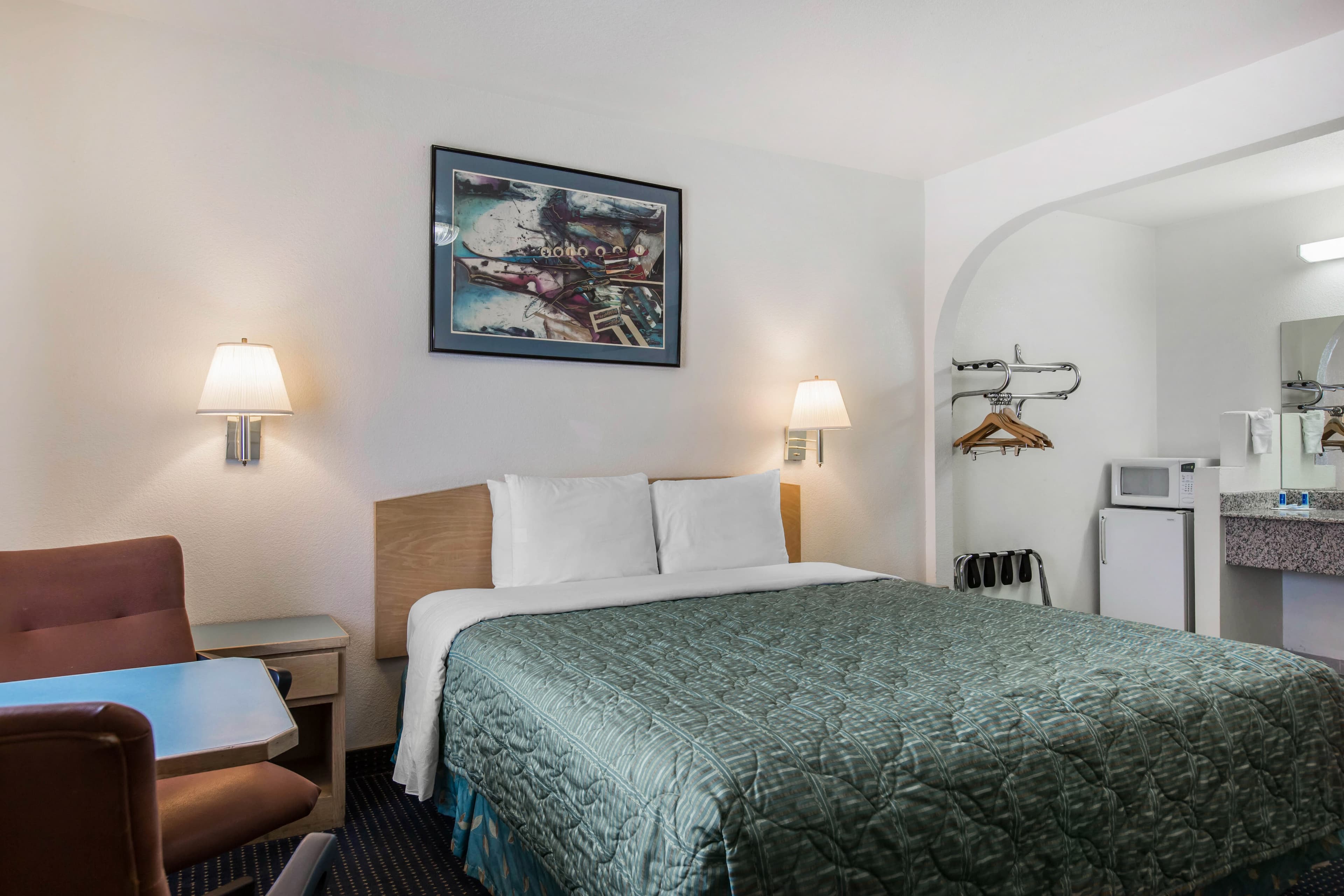 Rodeway Inn Beaumont 1-10 — 8