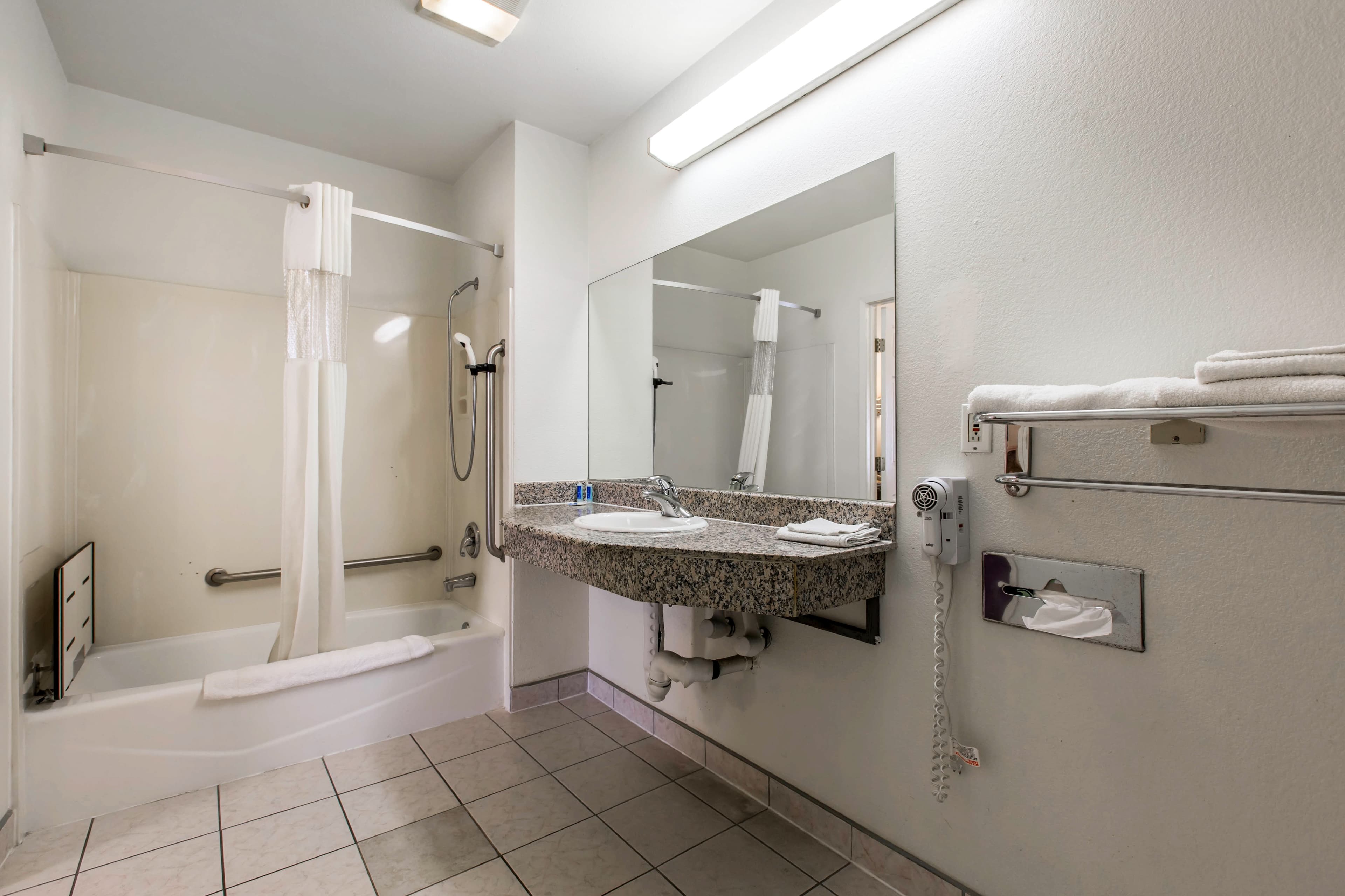 Rodeway Inn Beaumont 1-10 — 10