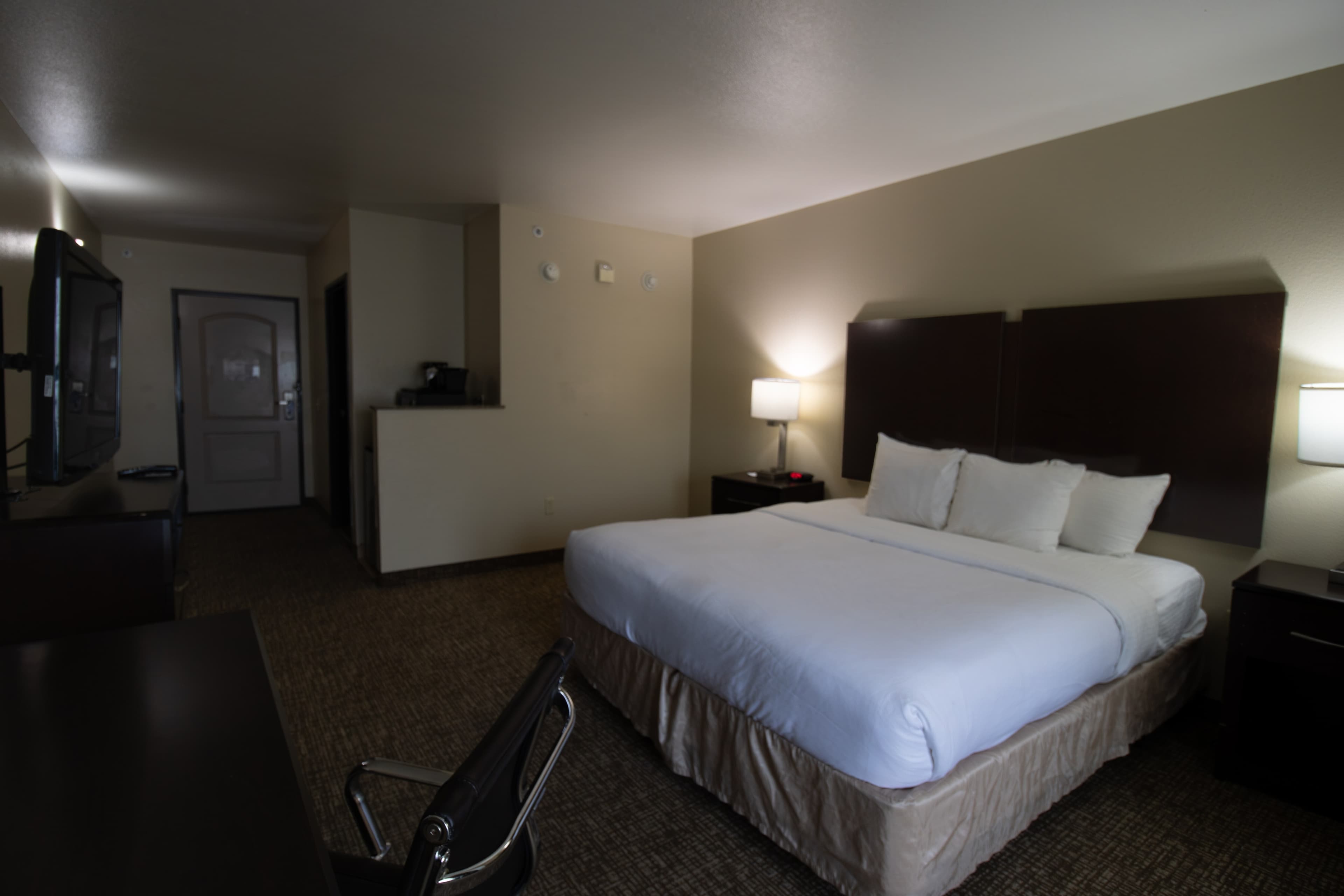 Comfort Inn & Suites San Bernardino - Image 3