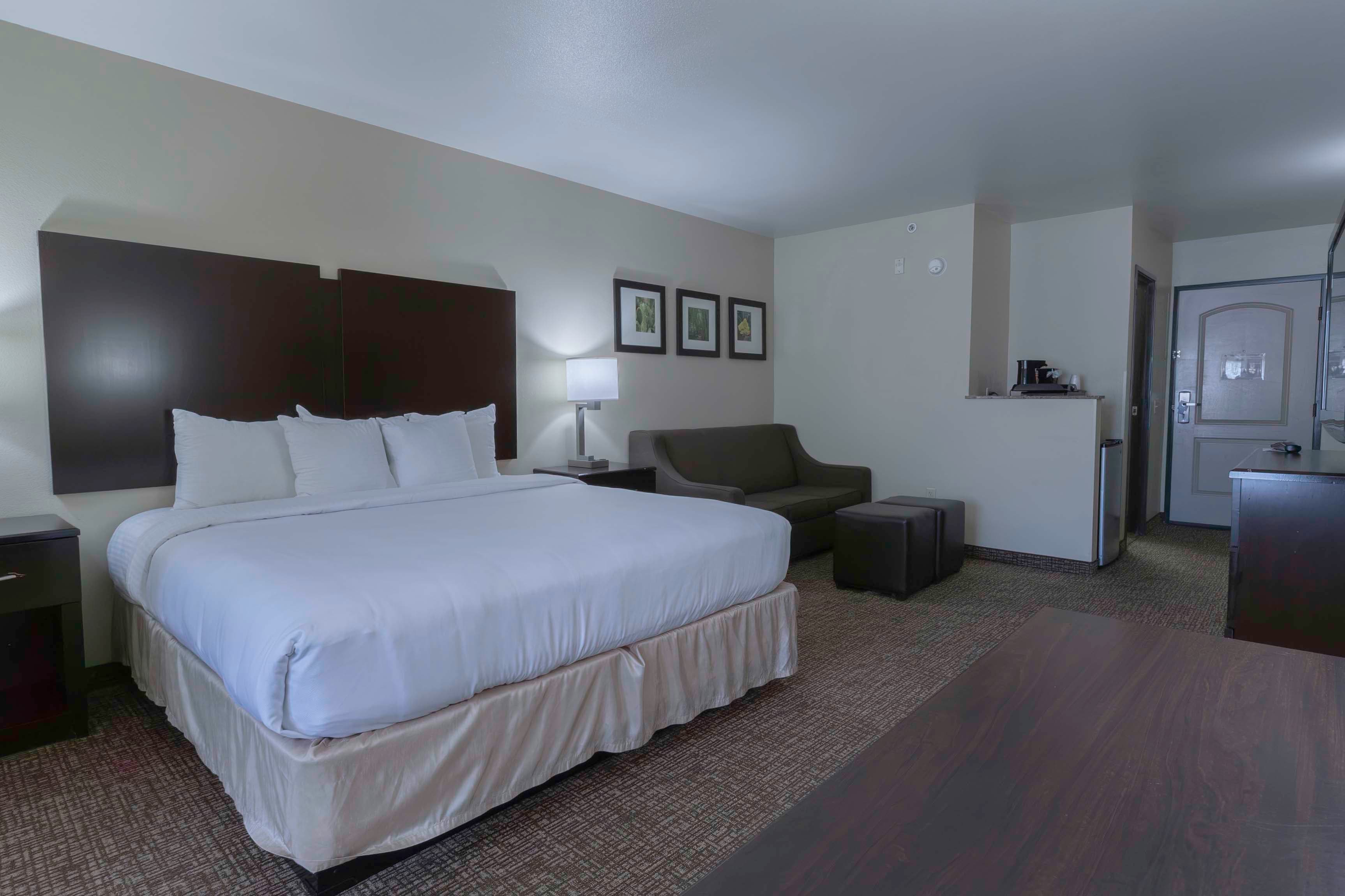 Comfort Inn & Suites San Bernardino — 20