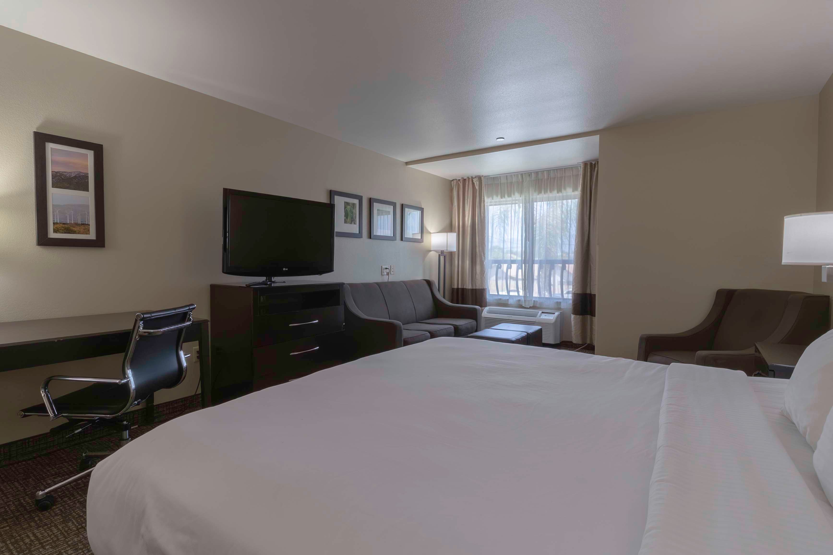 Comfort Inn & Suites San Bernardino — 17