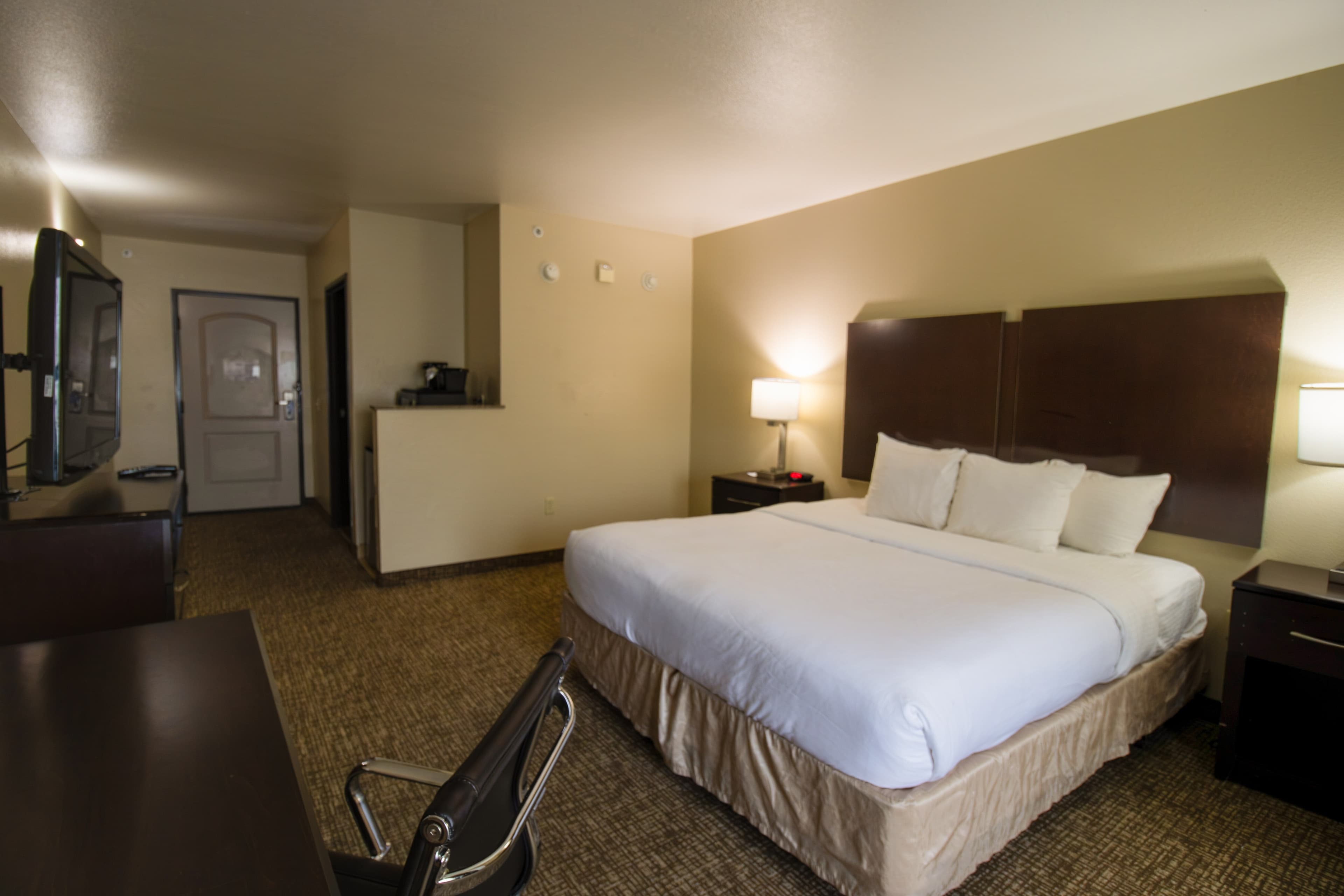 Comfort Inn & Suites San Bernardino — 8