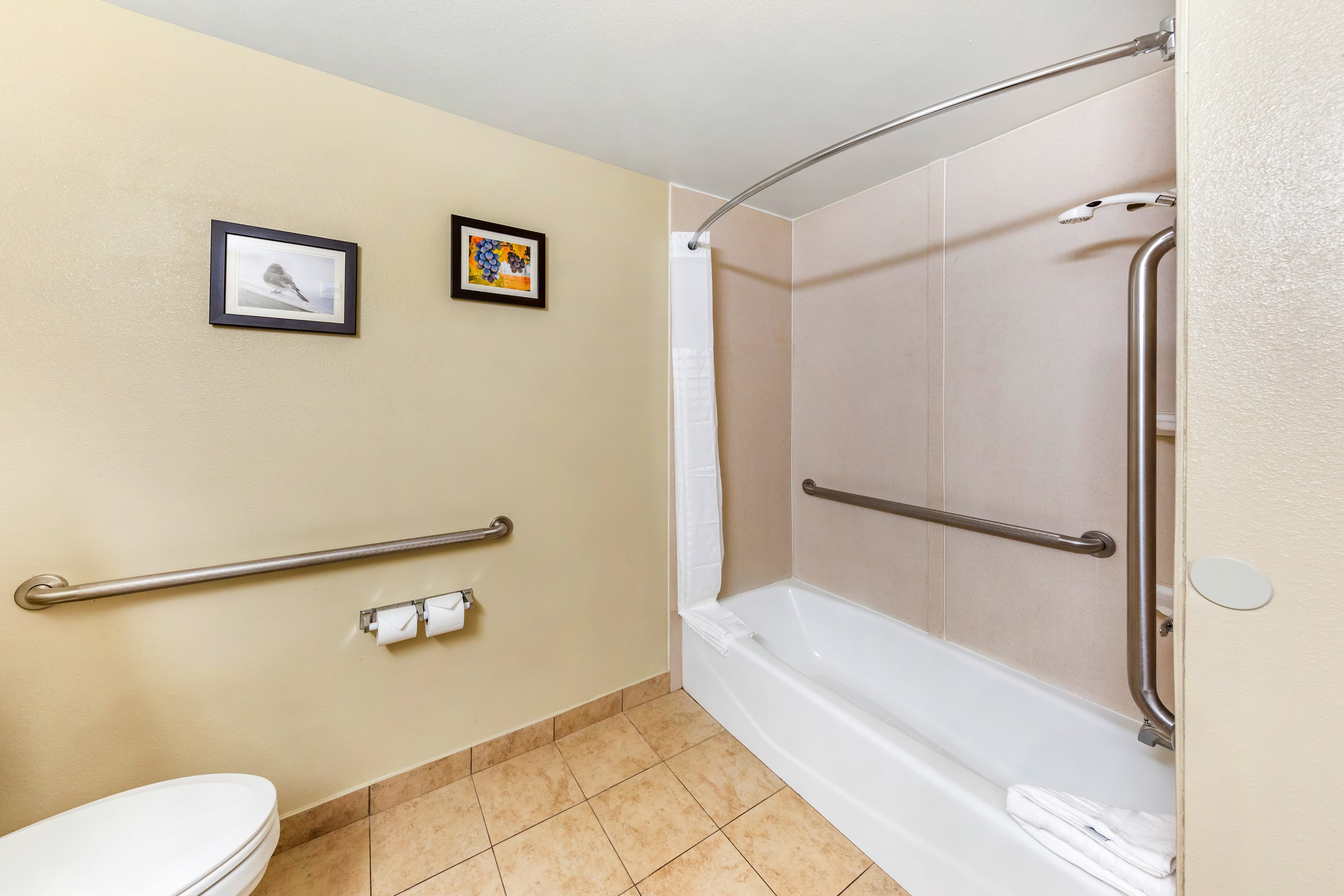 Comfort Inn & Suites San Bernardino - Image 3