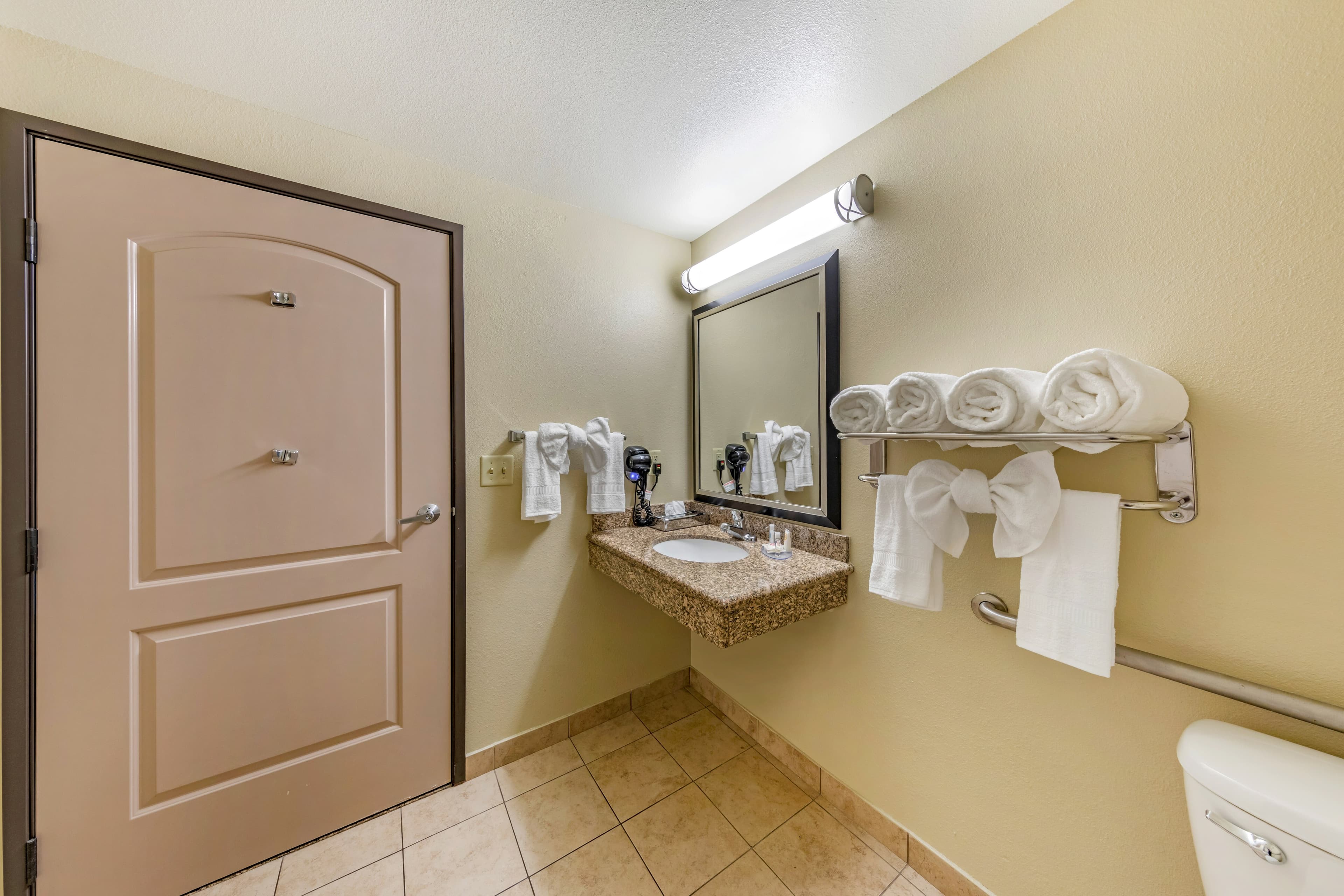 Comfort Inn & Suites San Bernardino - Image 4