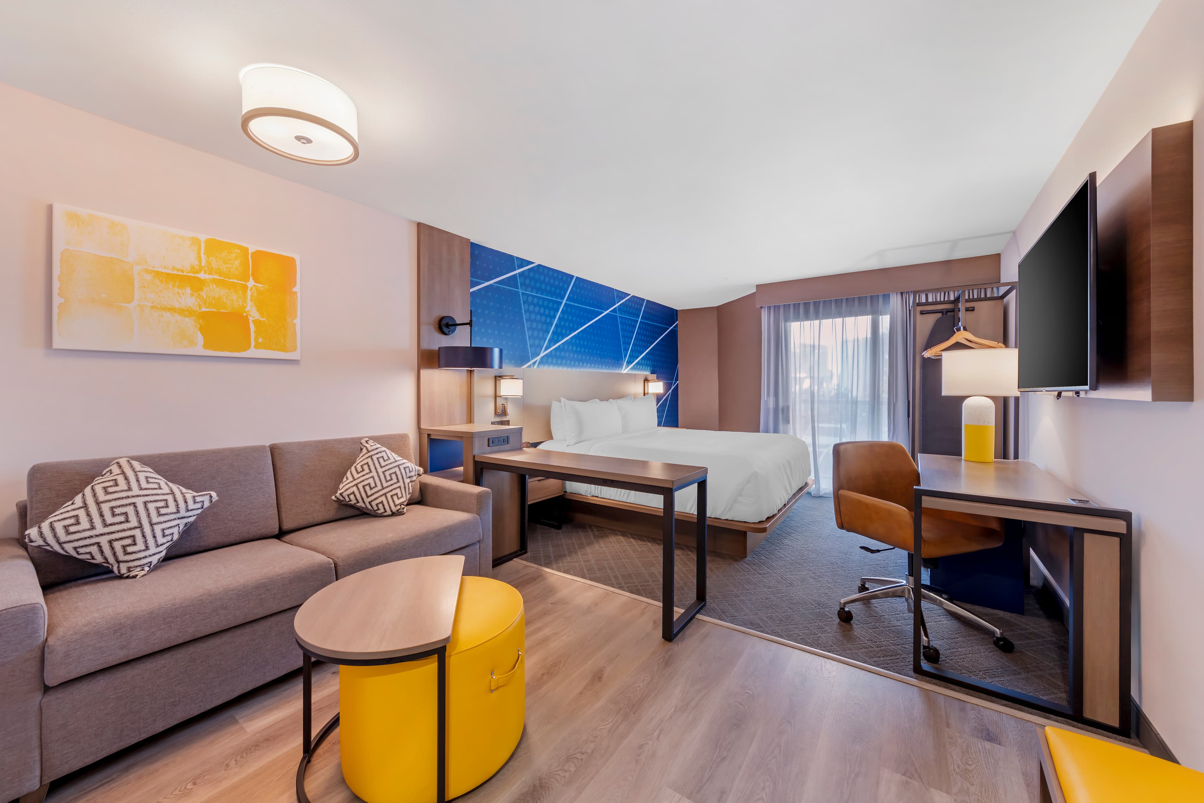 Comfort Inn & Suites Irvine Spectrum — 6