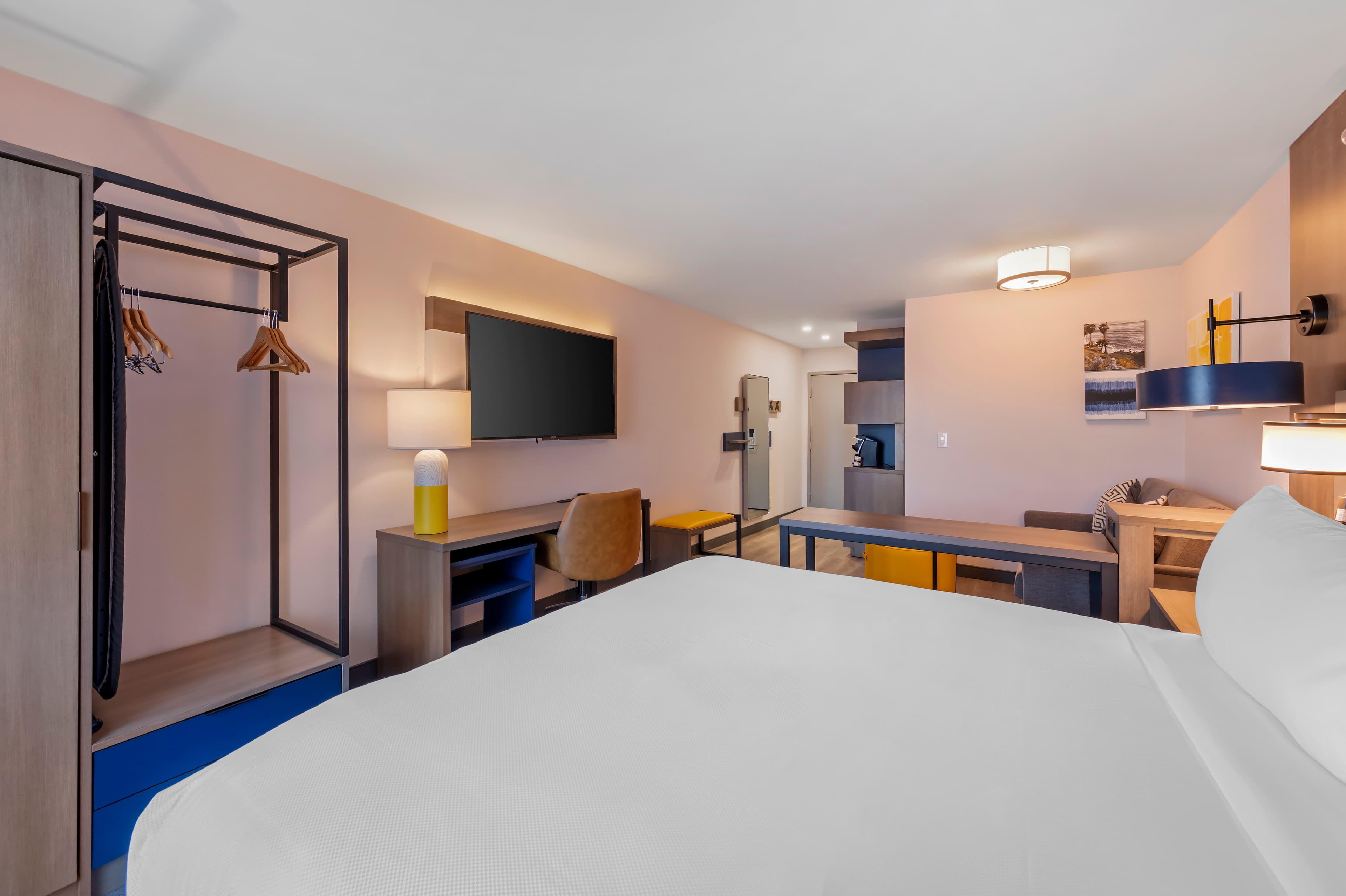 Comfort Inn & Suites Irvine Spectrum — 7