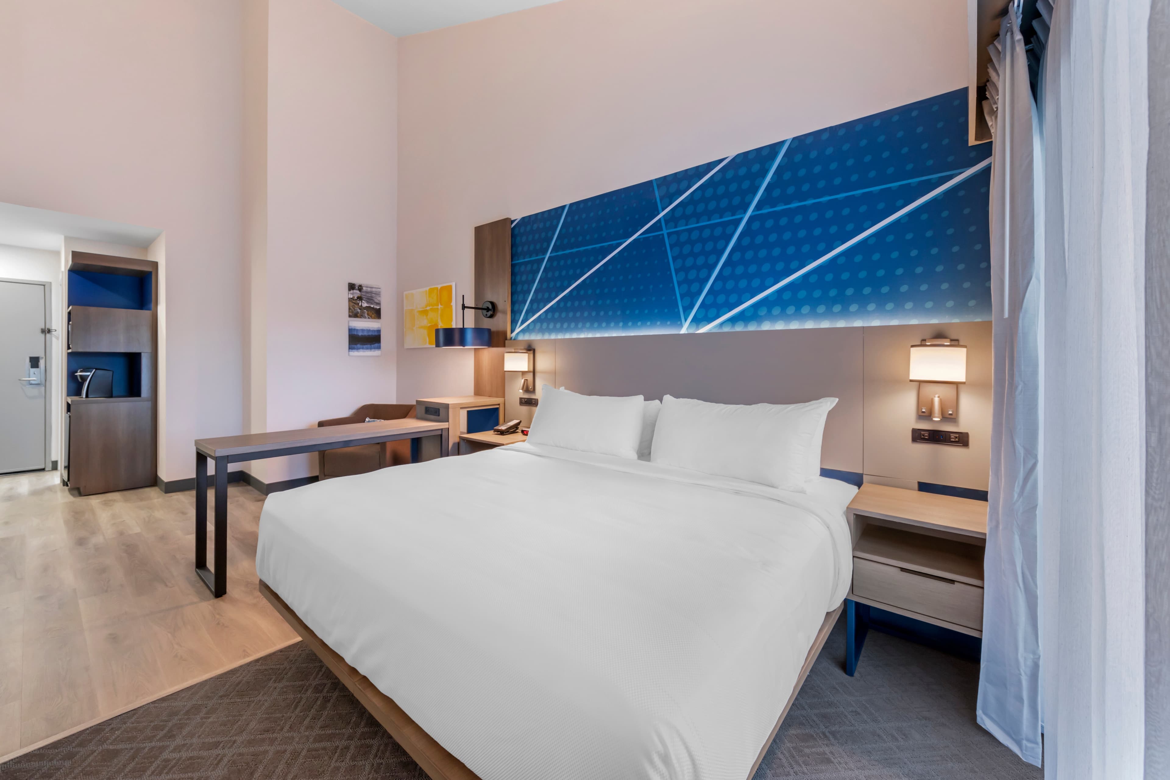 Comfort Inn & Suites Irvine Spectrum - Image 3