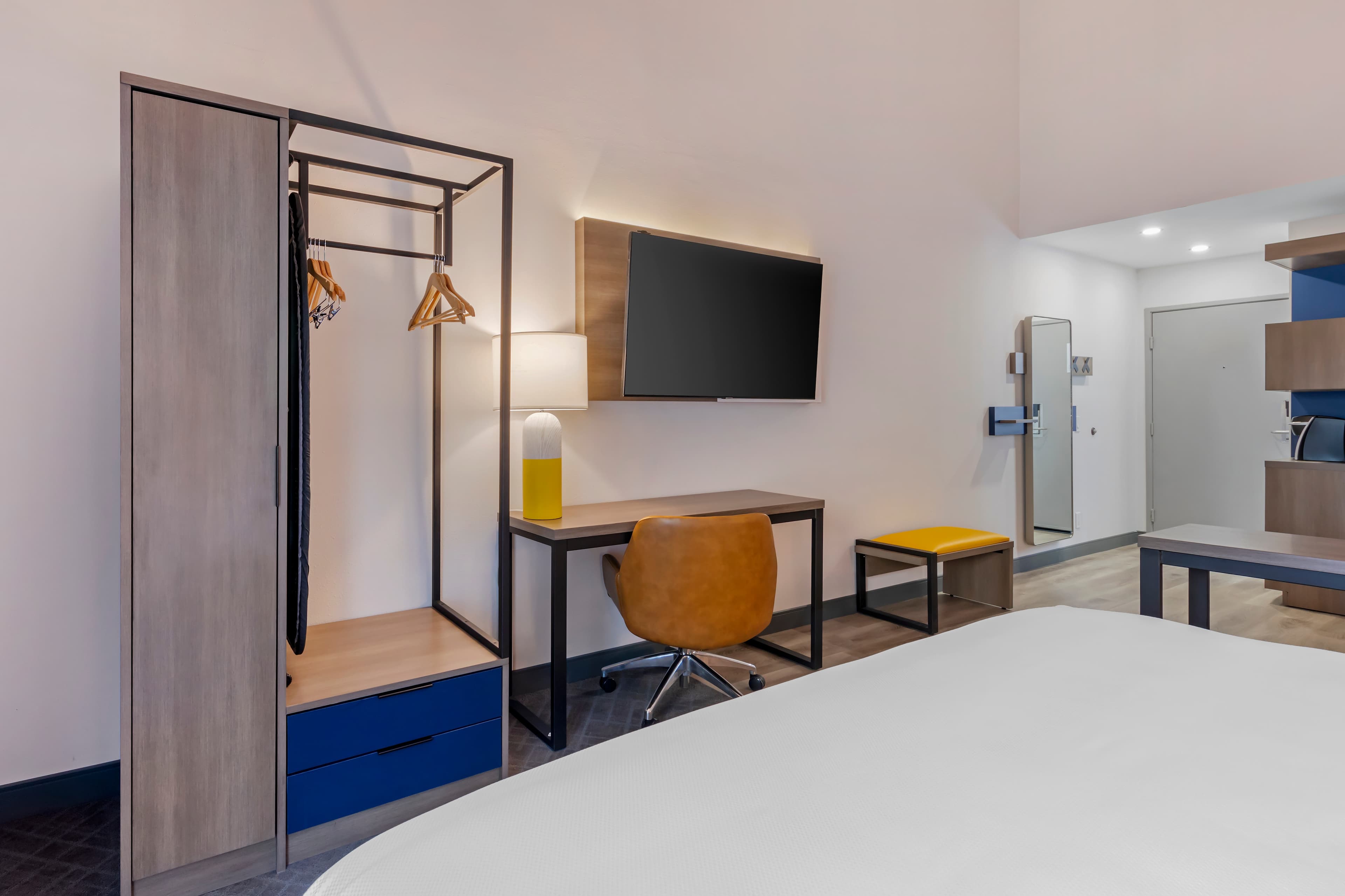 Comfort Inn & Suites Irvine Spectrum — 18