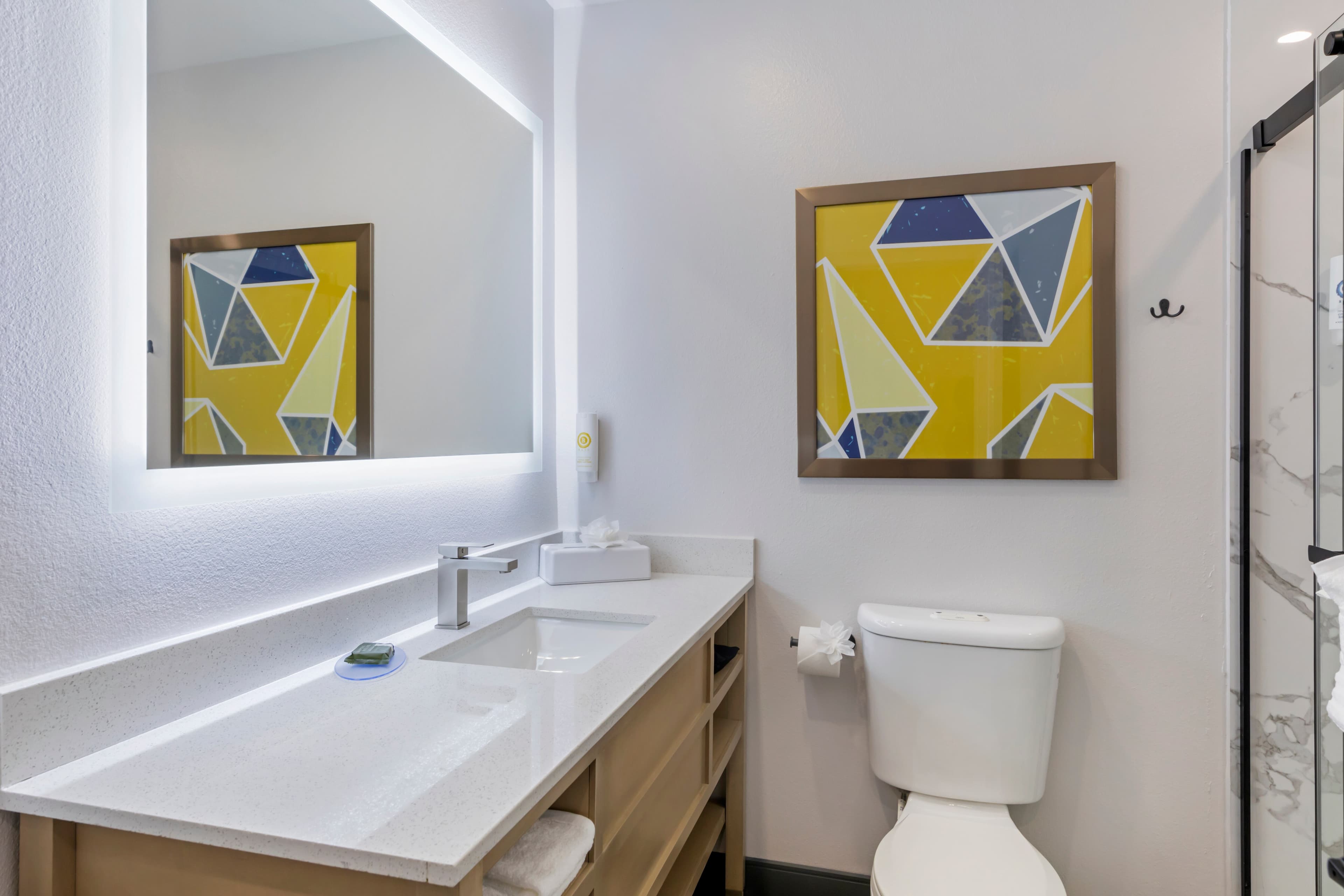 Comfort Inn & Suites Irvine Spectrum - Image 4