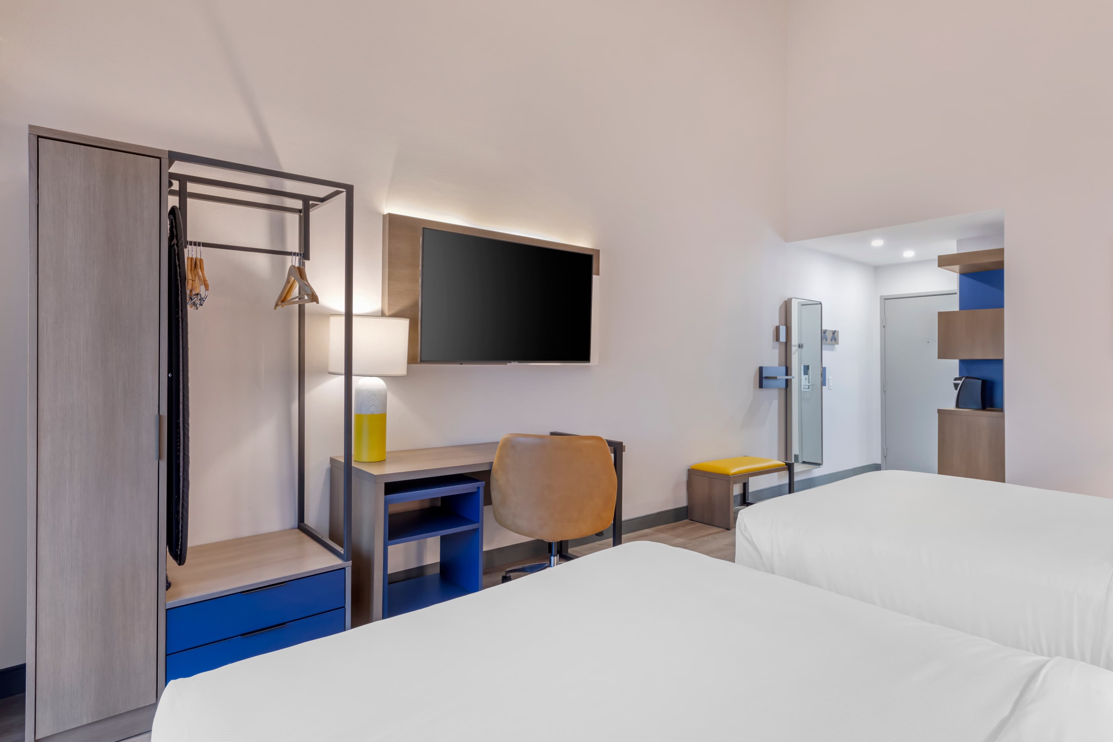 Comfort Inn & Suites Irvine Spectrum — 12